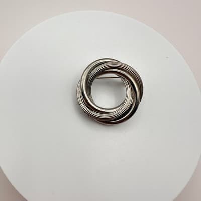 Vintage Y2K Silver Tone Twisted Infinity Circle Double Link Brooch Pin Jewelry - Thumbnail 4