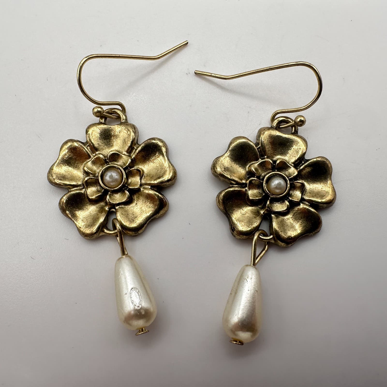 Vintage 90s Gold Tone Flower Dangle Earrings Faux Pearl Teardrop Boho Jewelry
