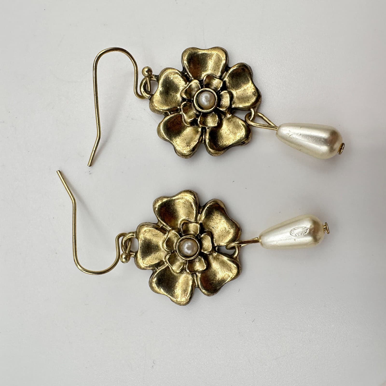 Vintage 90s Gold Tone Flower Dangle Earrings Faux Pearl Teardrop Boho Jewelry - Thumbnail 4