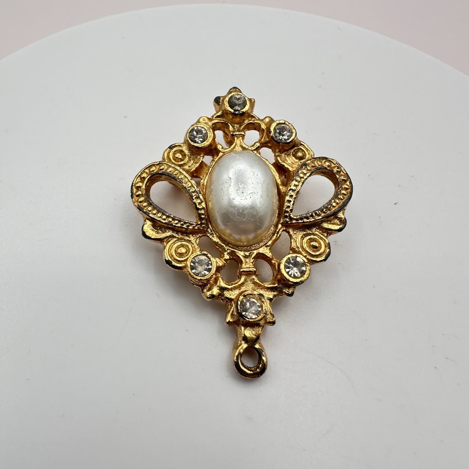 Vintage Y2K Faux Pearl & Rhinestone Gold Tone Brooch Pin Women's Classic Jewelry - Thumbnail 2