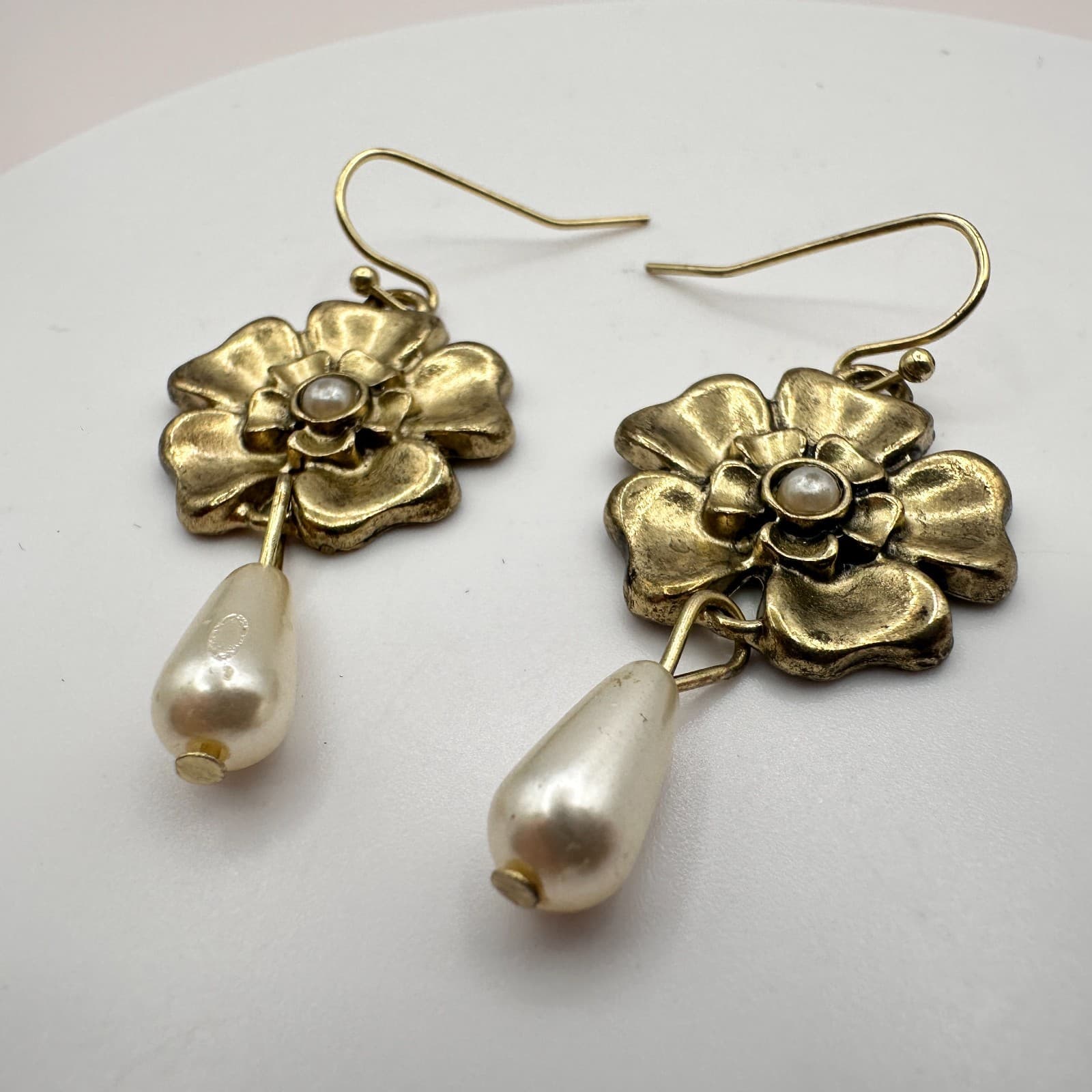 Vintage 90s Gold Tone Flower Dangle Earrings Faux Pearl Teardrop Boho Jewelry - Thumbnail 7