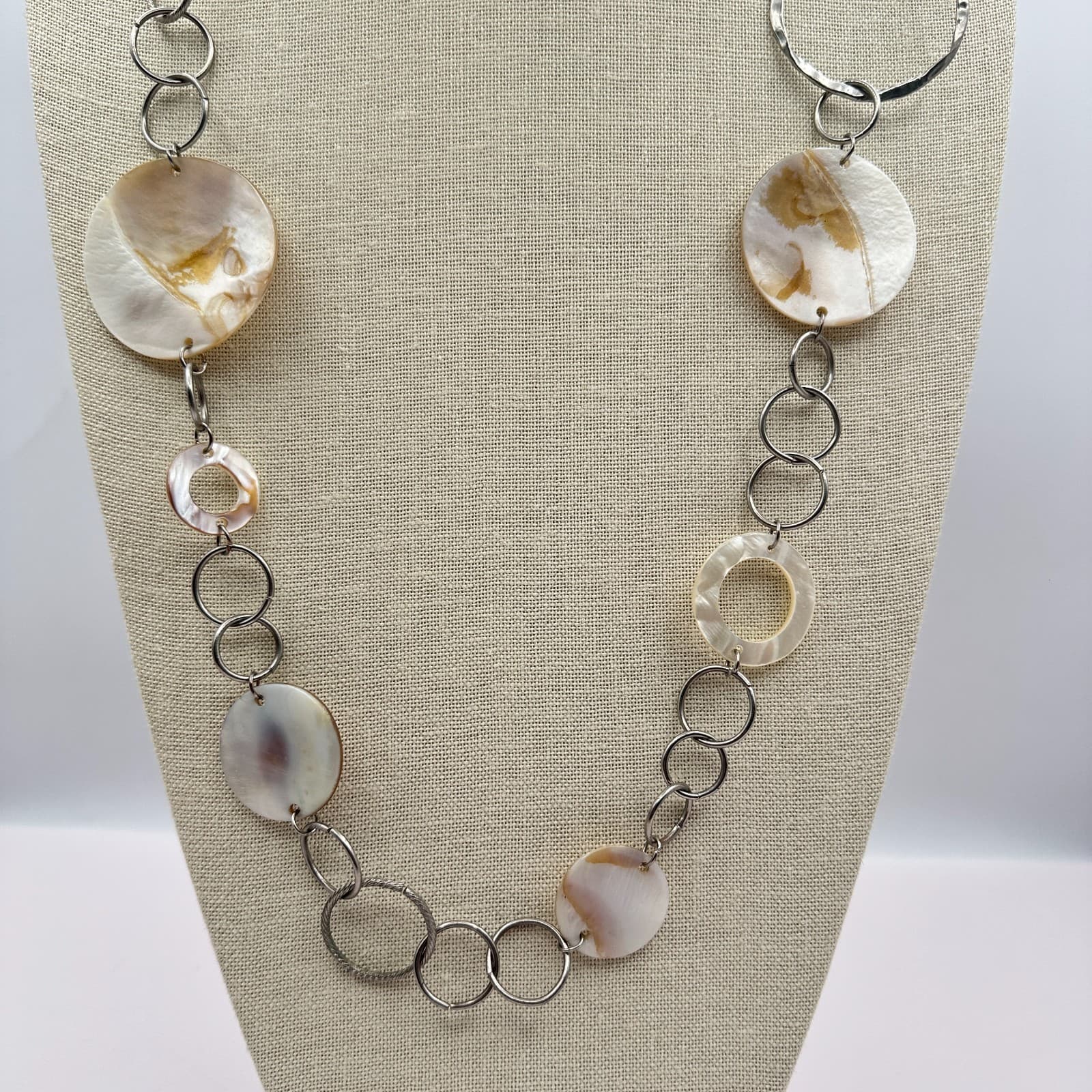 Vintage 90s Mother of Pearl Shell Station Silver Tone Necklace Classic Jewelry - Thumbnail 2