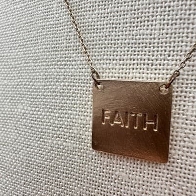 Vintage Y2K Faith Square Pendant Necklace Gold Tone Religious Women's Jewelry - Thumbnail 5