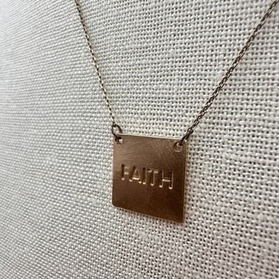 Vintage Y2K Faith Square Pendant Necklace Gold Tone Religious Women's Jewelry - Thumbnail 4