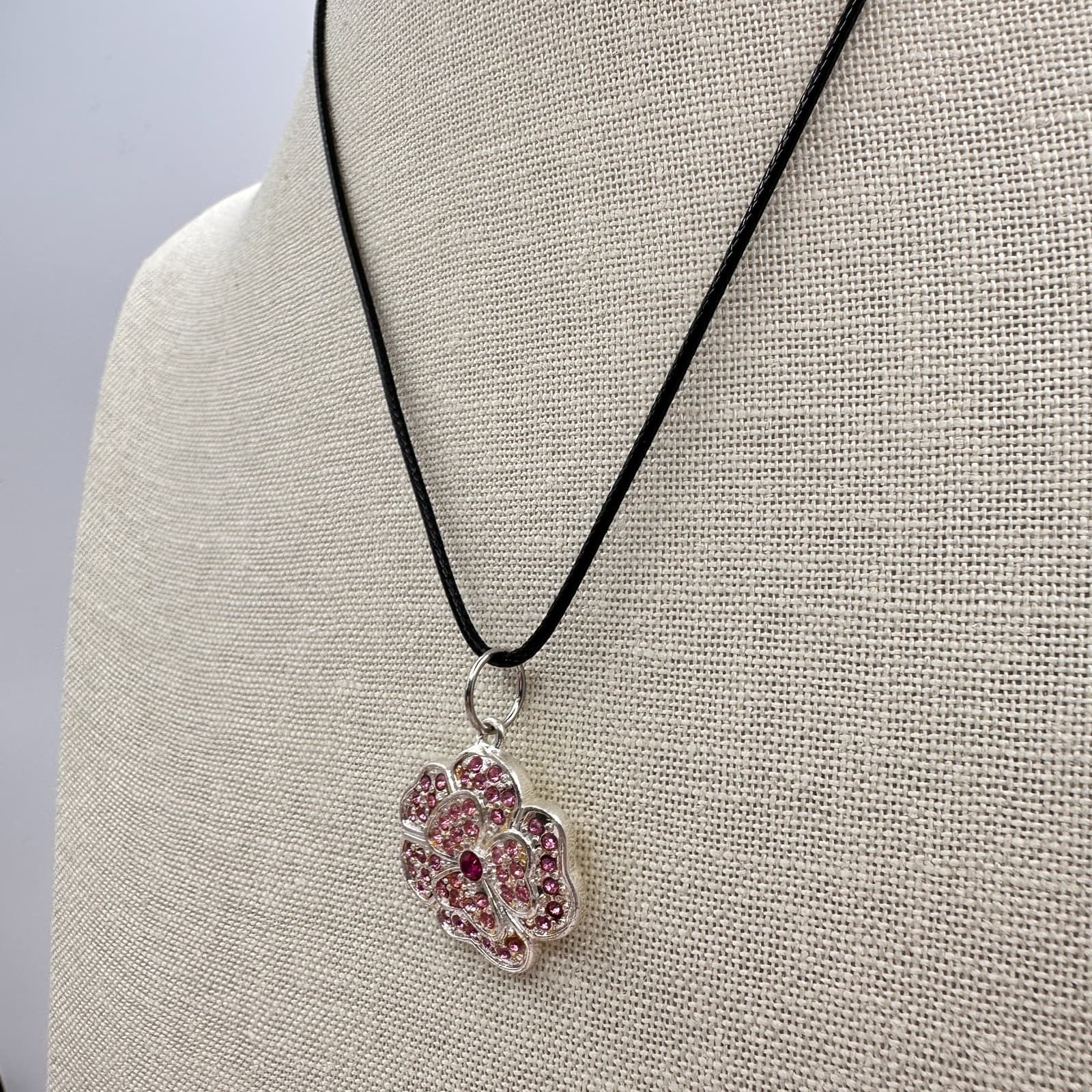 Vintage 90s Pink Glass Rose Floral Silver Tone Pendant Cord Necklace Jewelry - Thumbnail 8