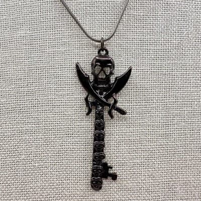Vintage Y2K Silver Tone Snake Chain Pirate Skull Key Pendant Necklace Jewelry