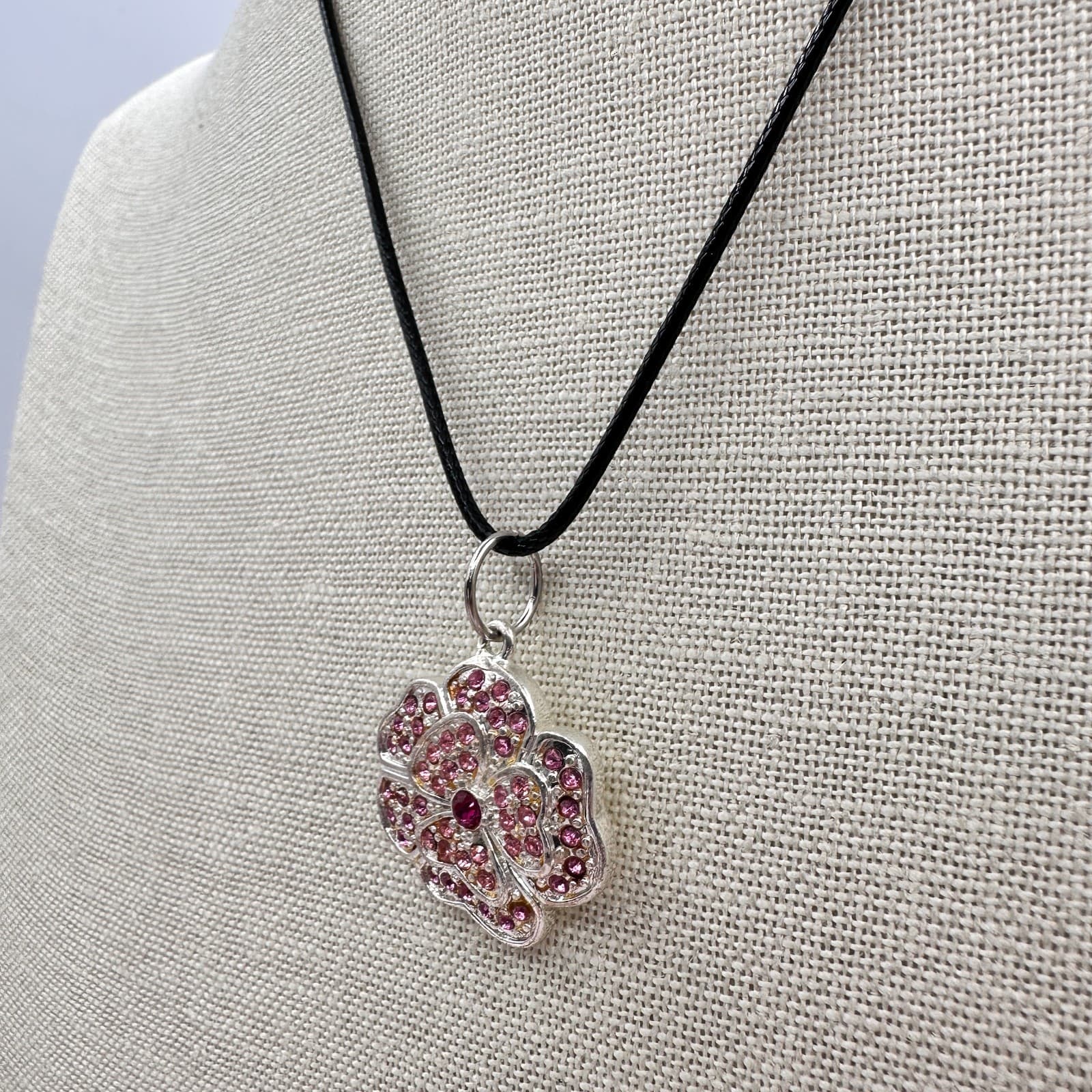 Vintage 90s Pink Glass Rose Floral Silver Tone Pendant Cord Necklace Jewelry - Thumbnail 7