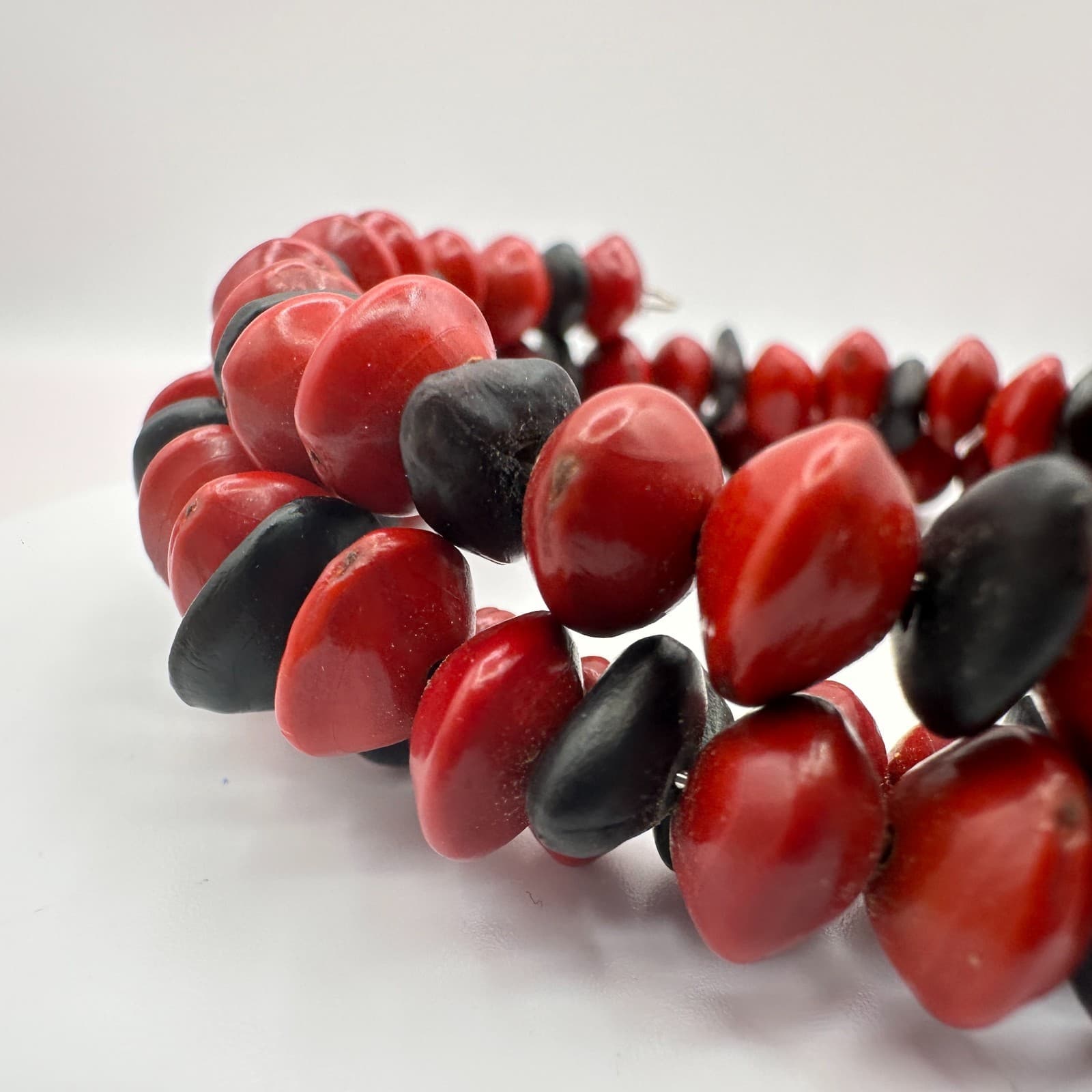Vintage 90s Red & Black Seed Beaded Wrap Bracelet Boho Women's Classic Jewelry - Thumbnail 3