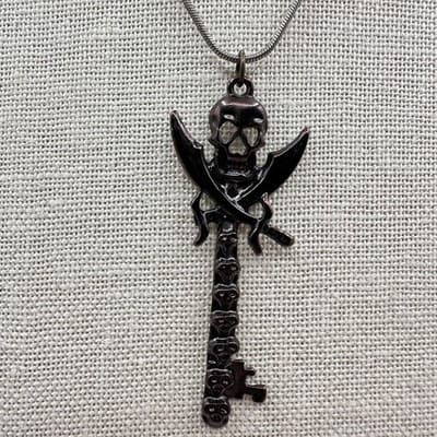 Vintage Y2K Silver Tone Snake Chain Pirate Skull Key Pendant Necklace Jewelry - Thumbnail 7