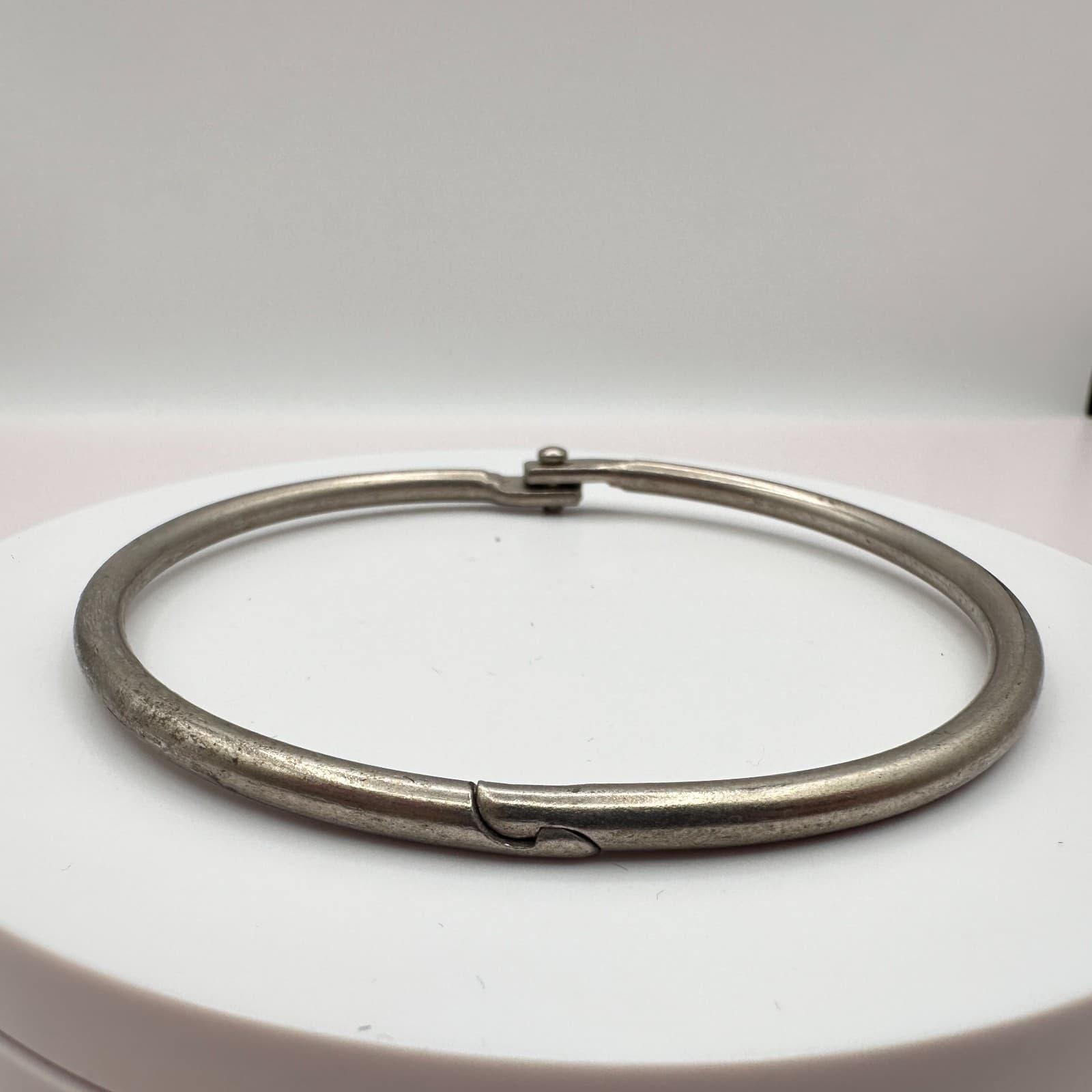 Vintage 90s Y2K Silver Tone Hinged Bracelet Minimalist Stackable Women's Jewelry - Thumbnail 5