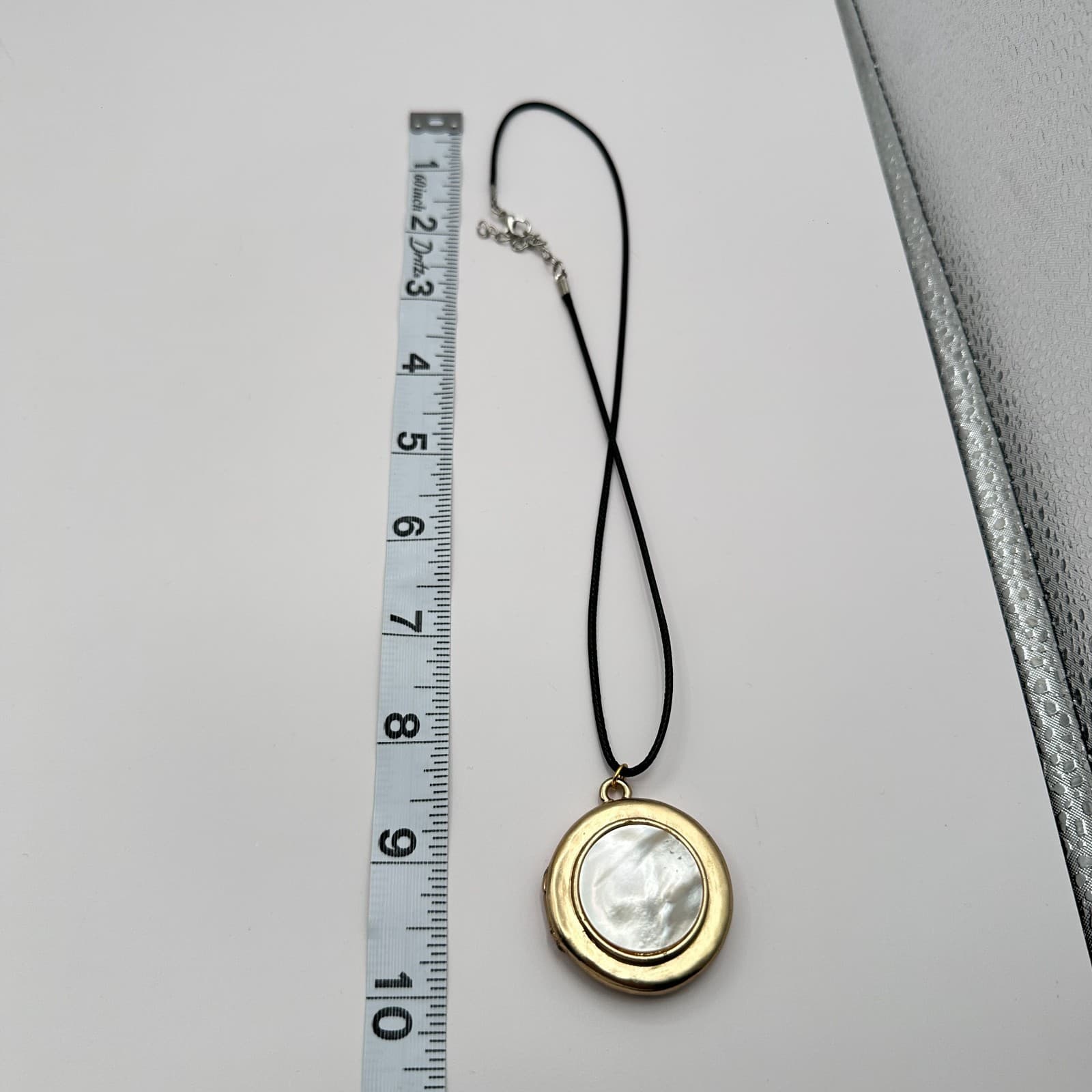 Vintage Y2K Gold Tone Mother of Pearl Pendant Necklace Women's Classic Jewelry - Thumbnail 14
