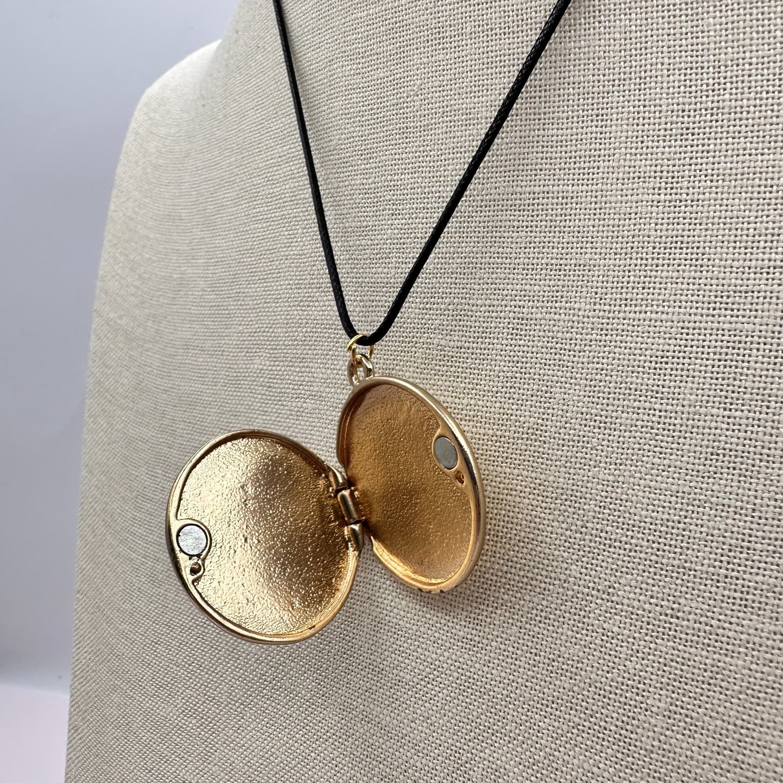 Vintage Y2K Gold Tone Mother of Pearl Pendant Necklace Women's Classic Jewelry - Thumbnail 10