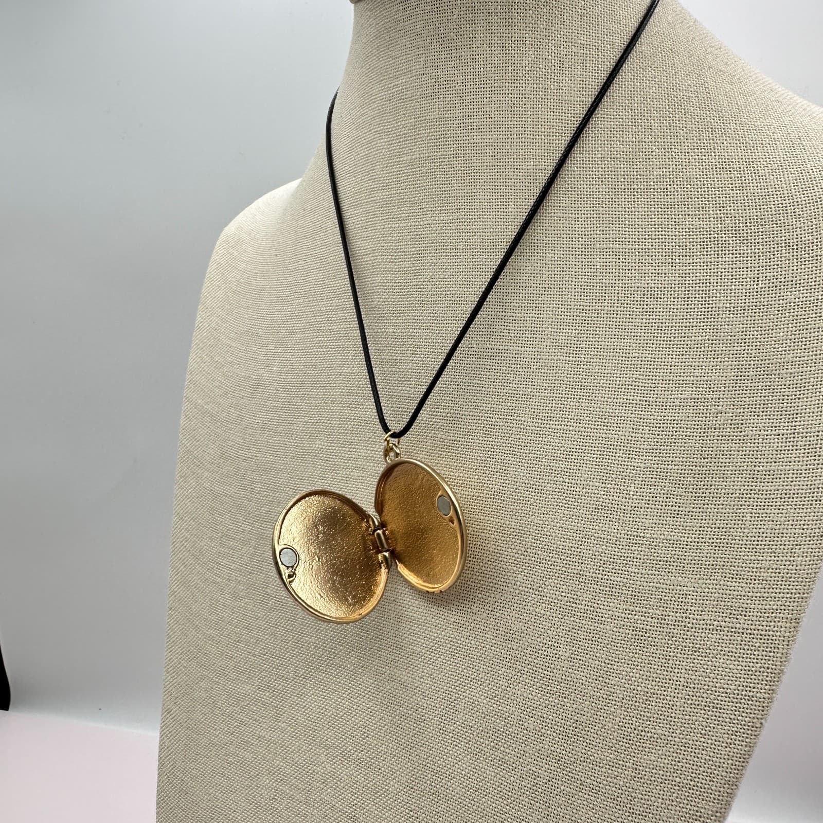 Vintage Y2K Gold Tone Mother of Pearl Pendant Necklace Women's Classic Jewelry - Thumbnail 11