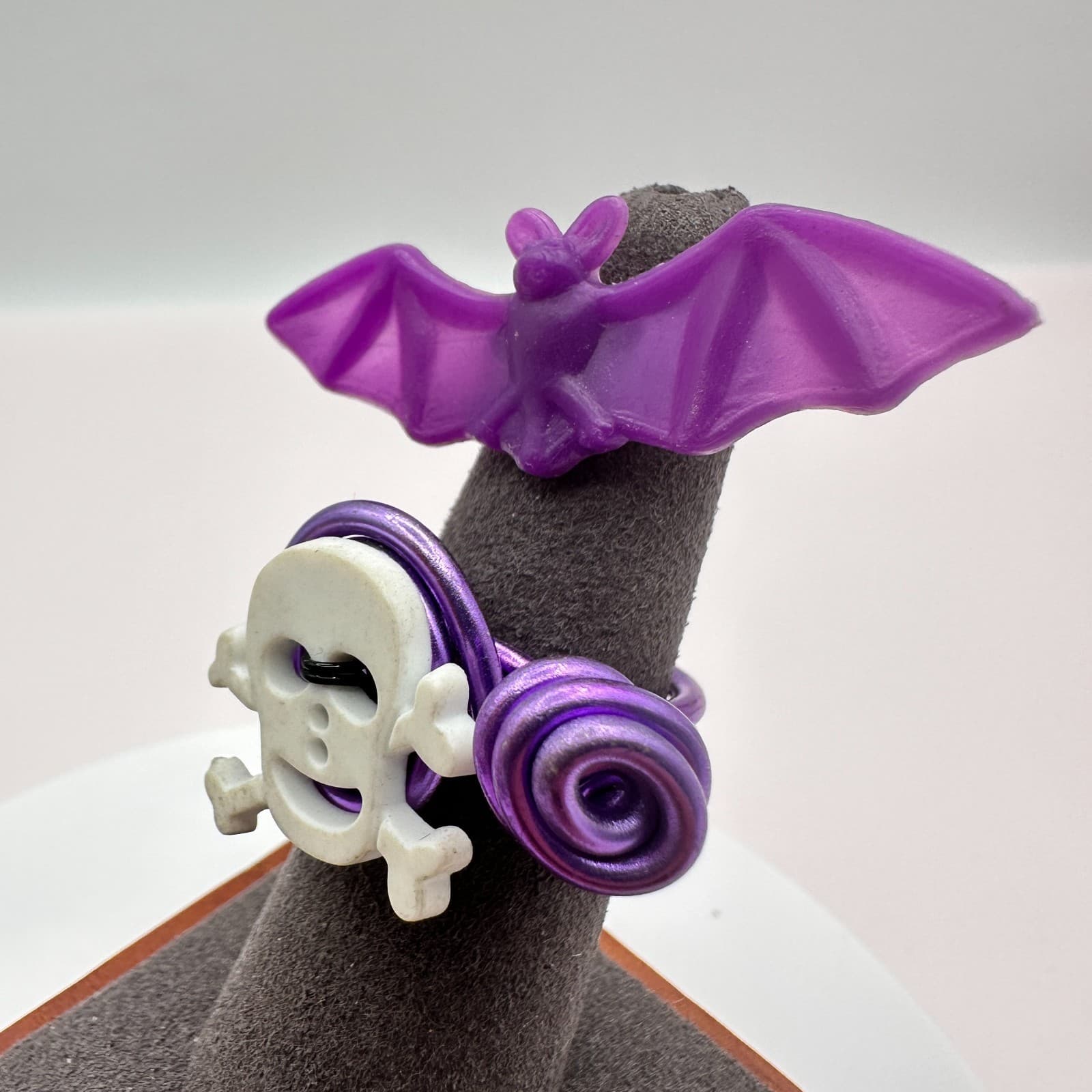 Vintage Y2K Purple Bat & Crossbones Ring Set Halloween Wire Wrap Women's Jewelry - Thumbnail 3