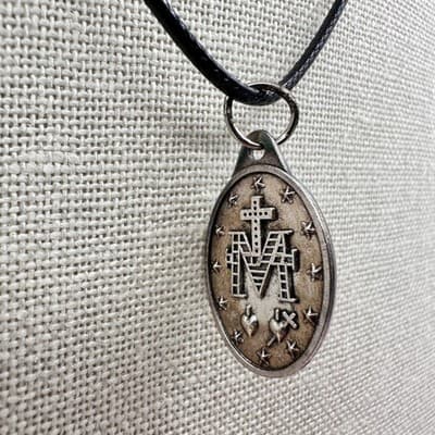 Vintage 90s Virgin Mary Miraculous Medal Pendant Black Cord Necklace Religious - Thumbnail 3