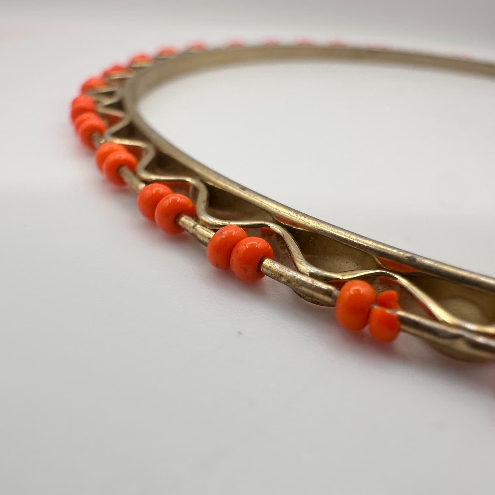 Vintage 80s Orange Coral Seed Bead Silver Tone Bangle Bracelet Stacking Jewelry - Thumbnail 4