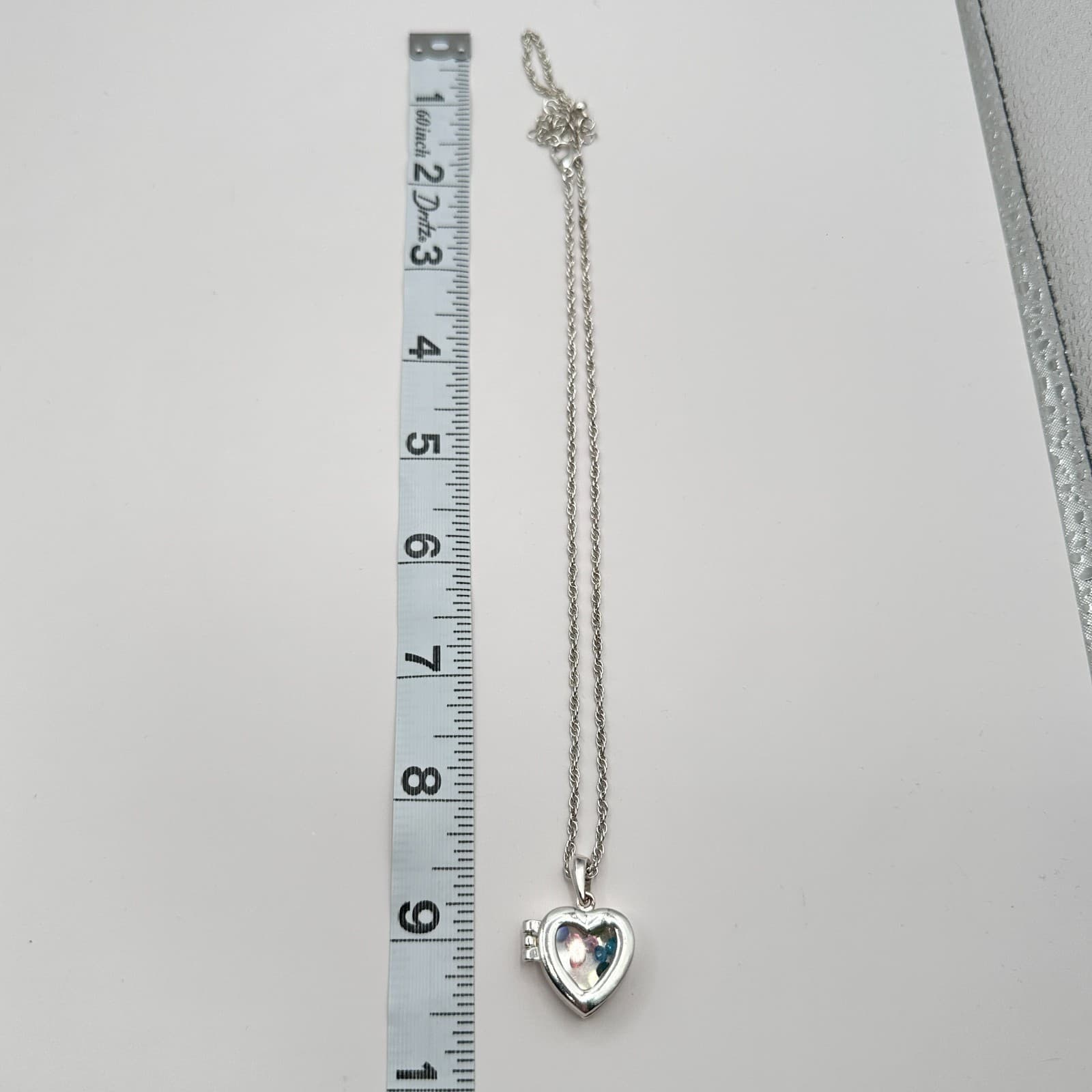 Vintage 90s Silver Tone Heart Floating Locket Necklace Classic Fashion Jewelry - Thumbnail 7