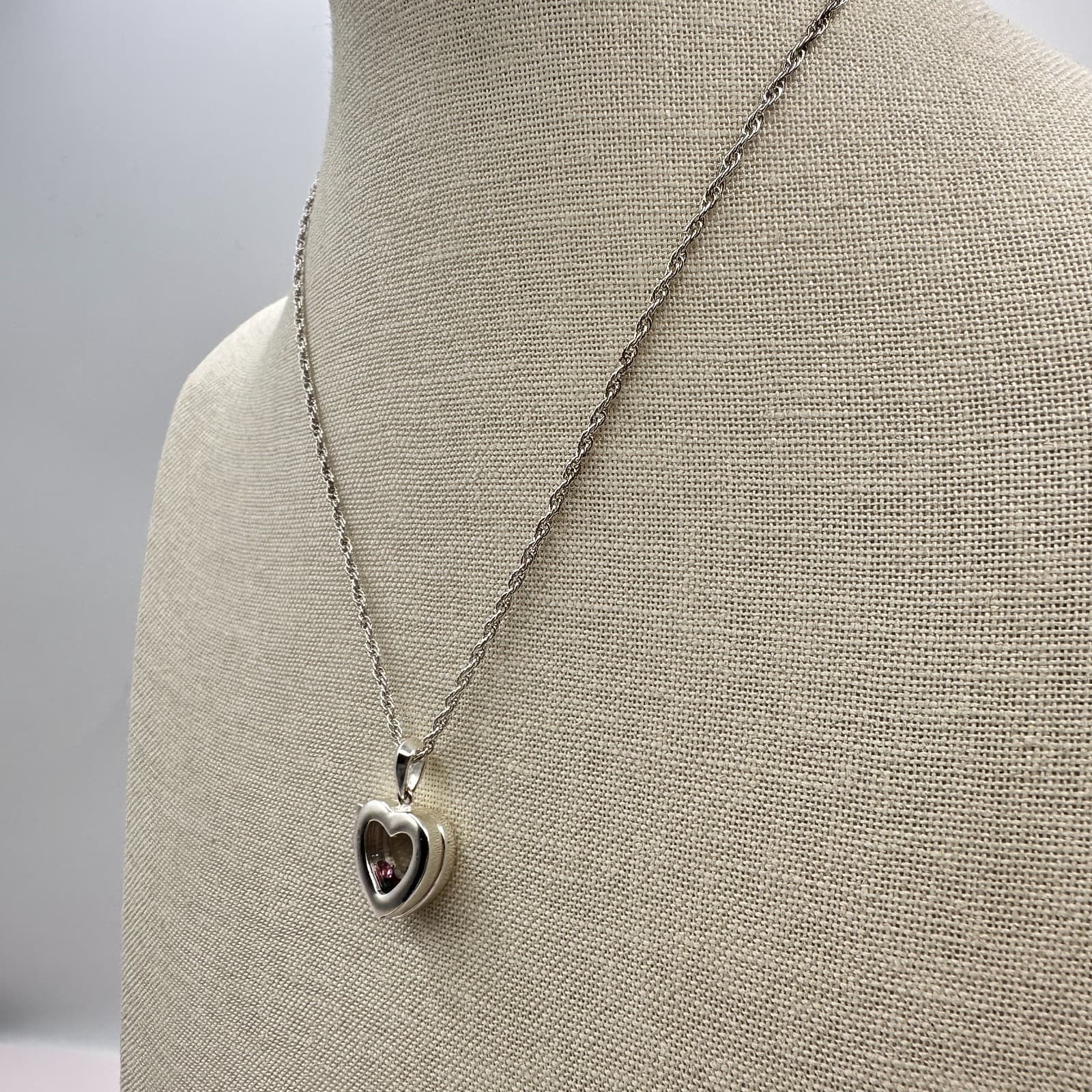 Vintage 90s Silver Tone Heart Floating Locket Necklace Classic Fashion Jewelry - Thumbnail 5