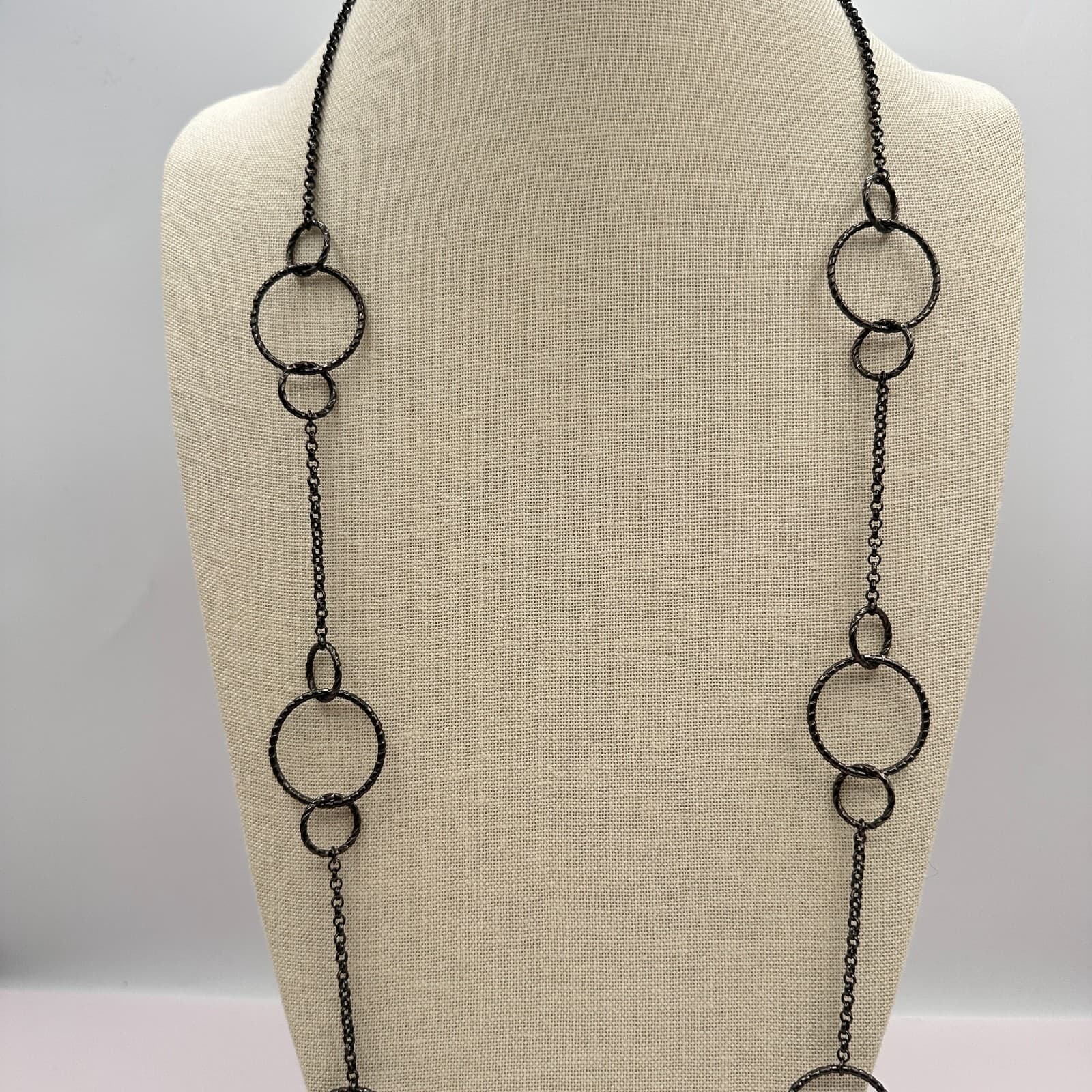 Vintage 90s Y2K Black Textured Circle Link Long Station Necklace Fashion Jewelry - Thumbnail 2