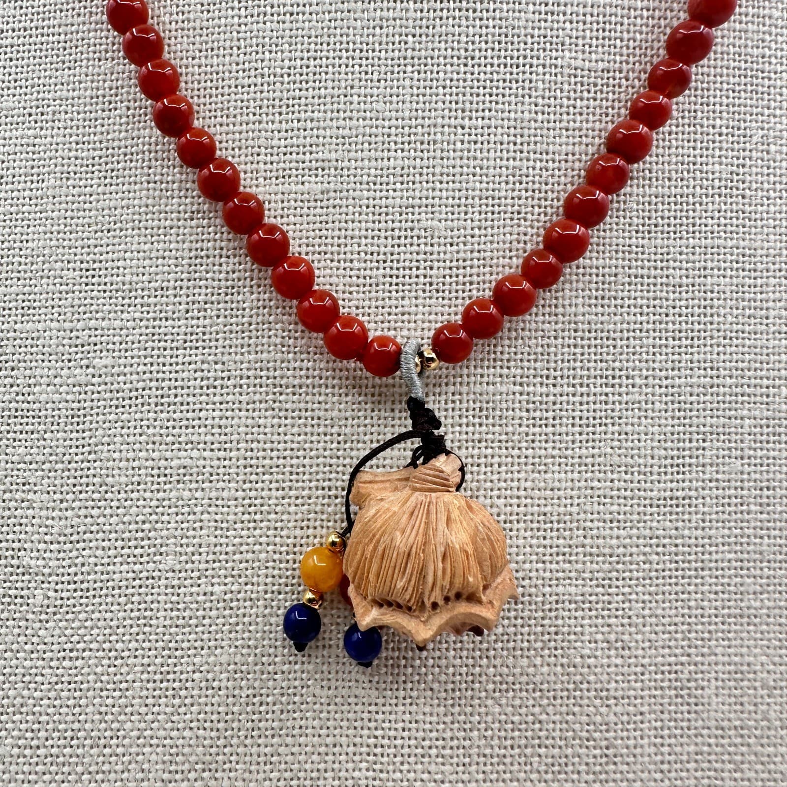 Vintage Y2K Red Beaded Carved Wooden Lotus Pod Pendant Necklace Women's Jewelry - Thumbnail 2
