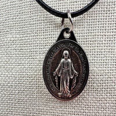 Vintage 90s Virgin Mary Miraculous Medal Pendant Black Cord Necklace Religious - Thumbnail 4