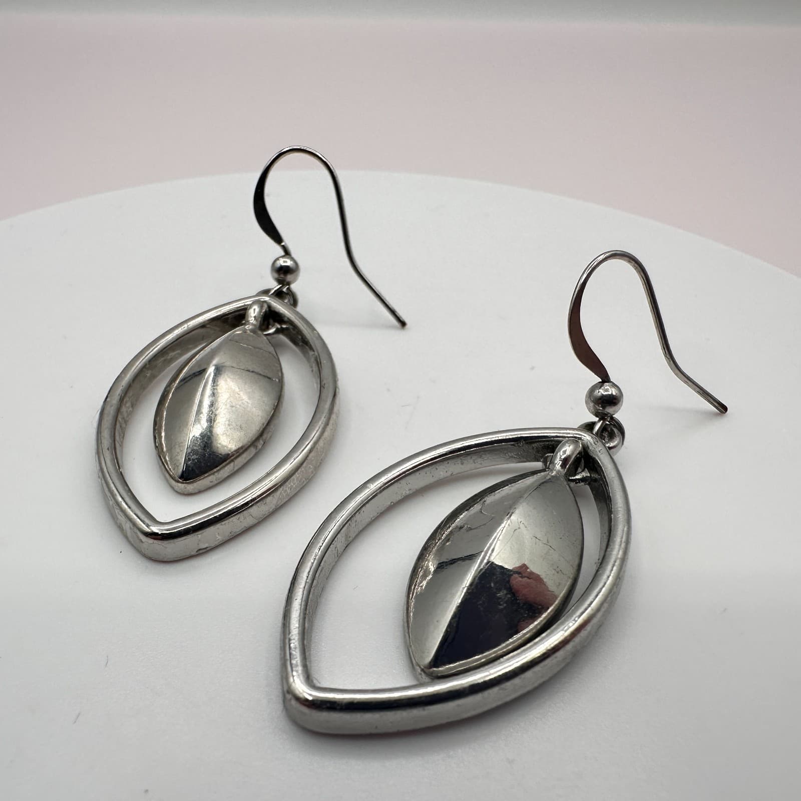 Vintage 90s Silver Tone Open Marquise Leaf Dangle Drop Earrings Modern Jewelry - Thumbnail 5