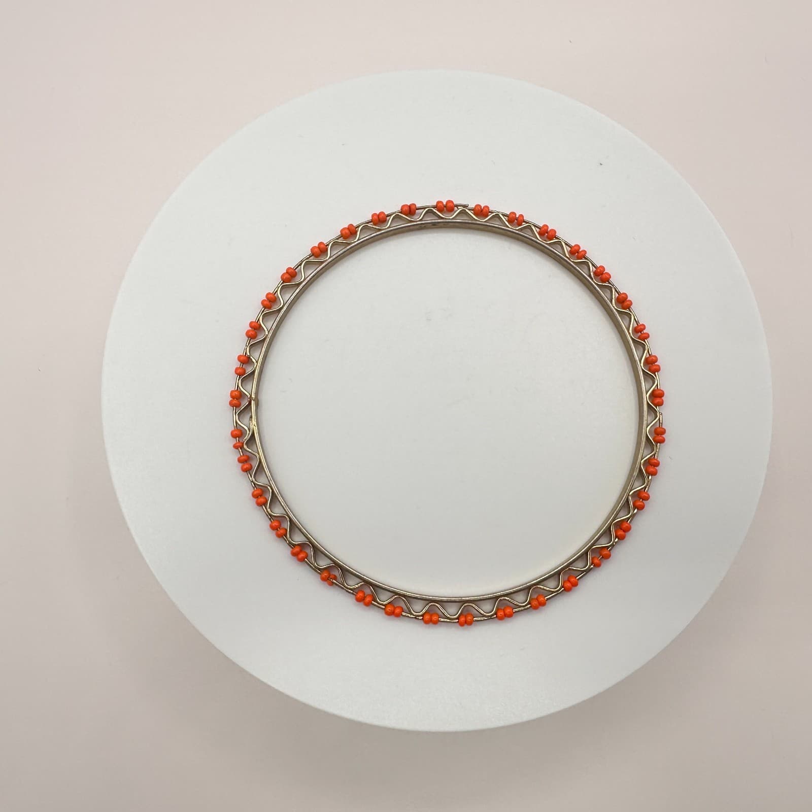 Vintage 80s Orange Coral Seed Bead Silver Tone Bangle Bracelet Stacking Jewelry - Thumbnail 6