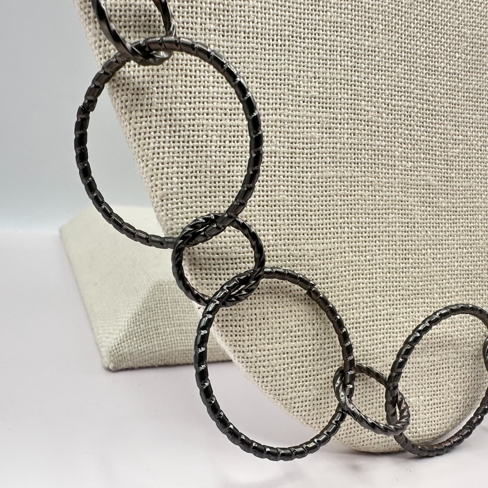 Vintage 90s Y2K Black Textured Circle Link Long Station Necklace Fashion Jewelry - Thumbnail 5