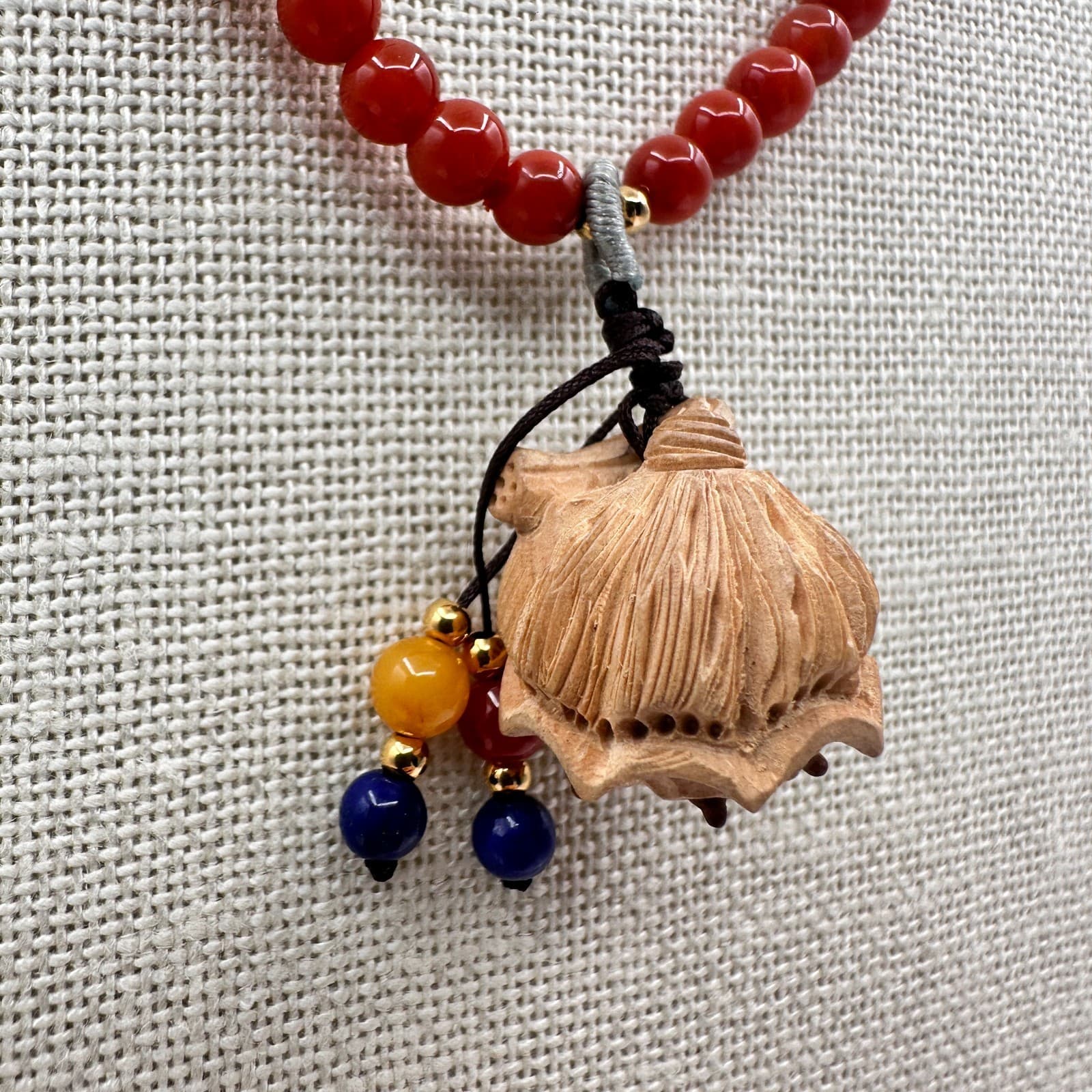 Vintage Y2K Red Beaded Carved Wooden Lotus Pod Pendant Necklace Women's Jewelry - Thumbnail 3