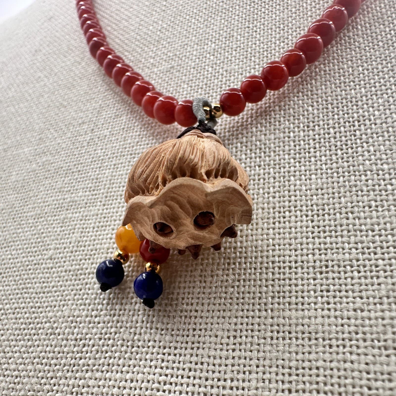 Vintage Y2K Red Beaded Carved Wooden Lotus Pod Pendant Necklace Women's Jewelry - Thumbnail 5