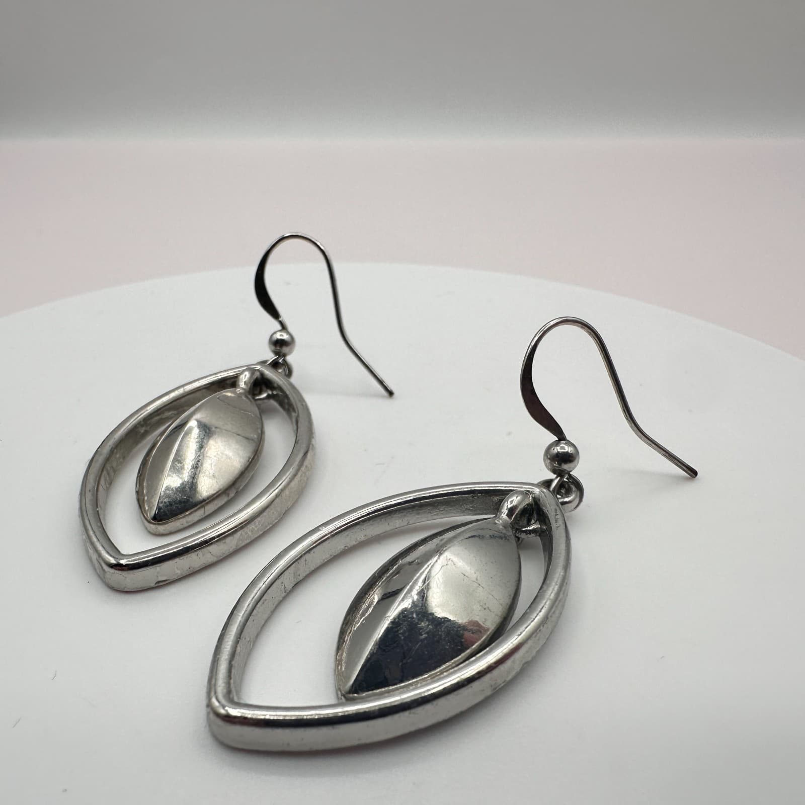Vintage 90s Silver Tone Open Marquise Leaf Dangle Drop Earrings Modern Jewelry - Thumbnail 4