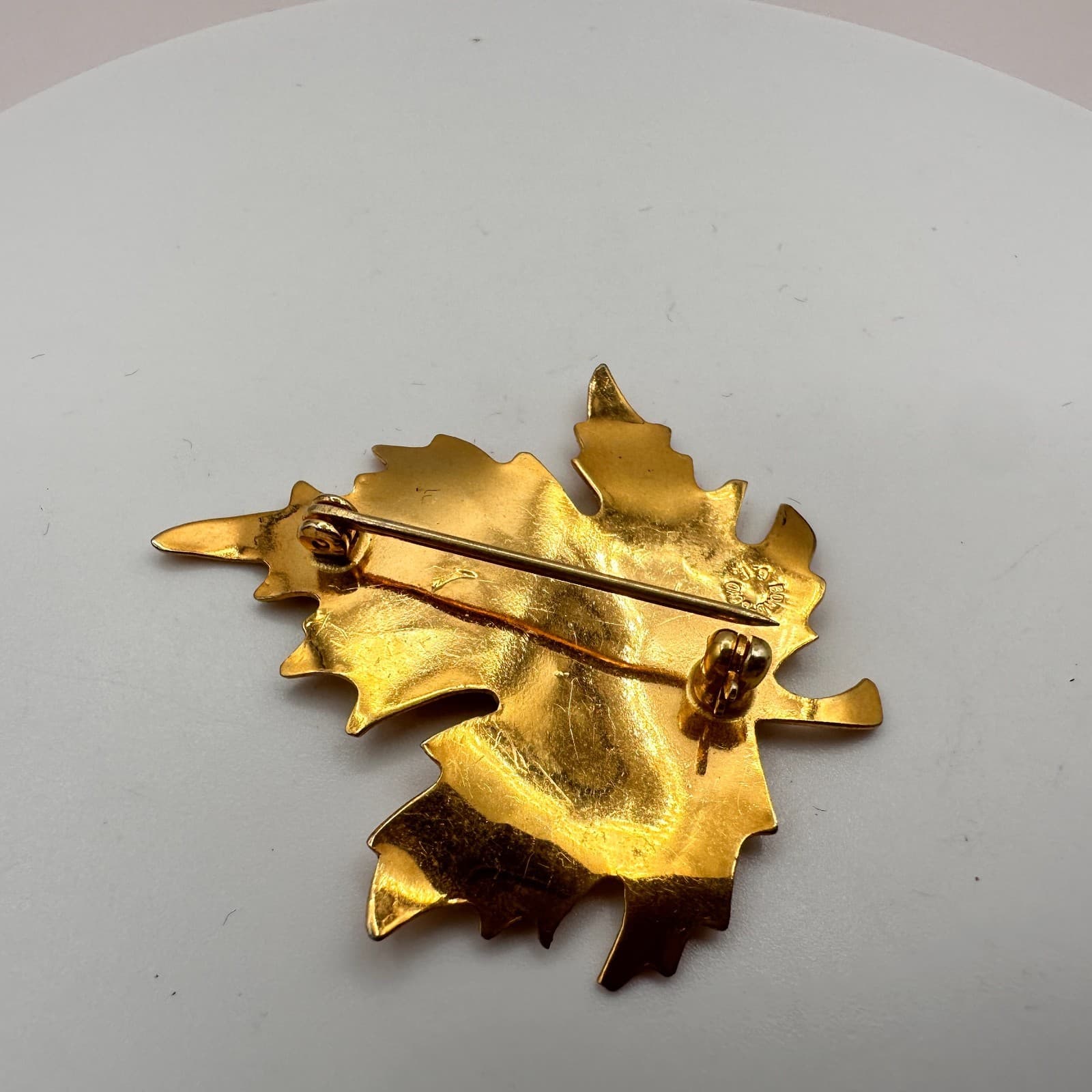 Vintage 90s Gold Tone Textured Maple Leaf Brooch Pin Statement Fashion Jewelry - Thumbnail 5