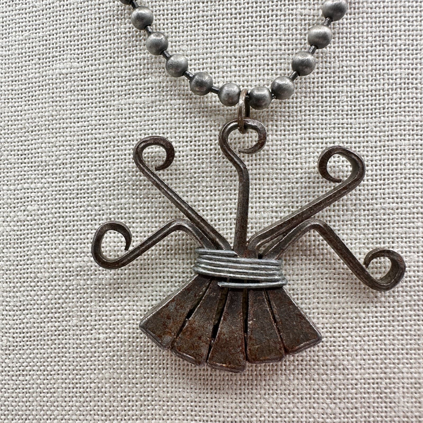 Vintage 70s Oxidized Silver Tone Wire Whisk Broom Pendant Necklace Retro Jewelry - Thumbnail 7