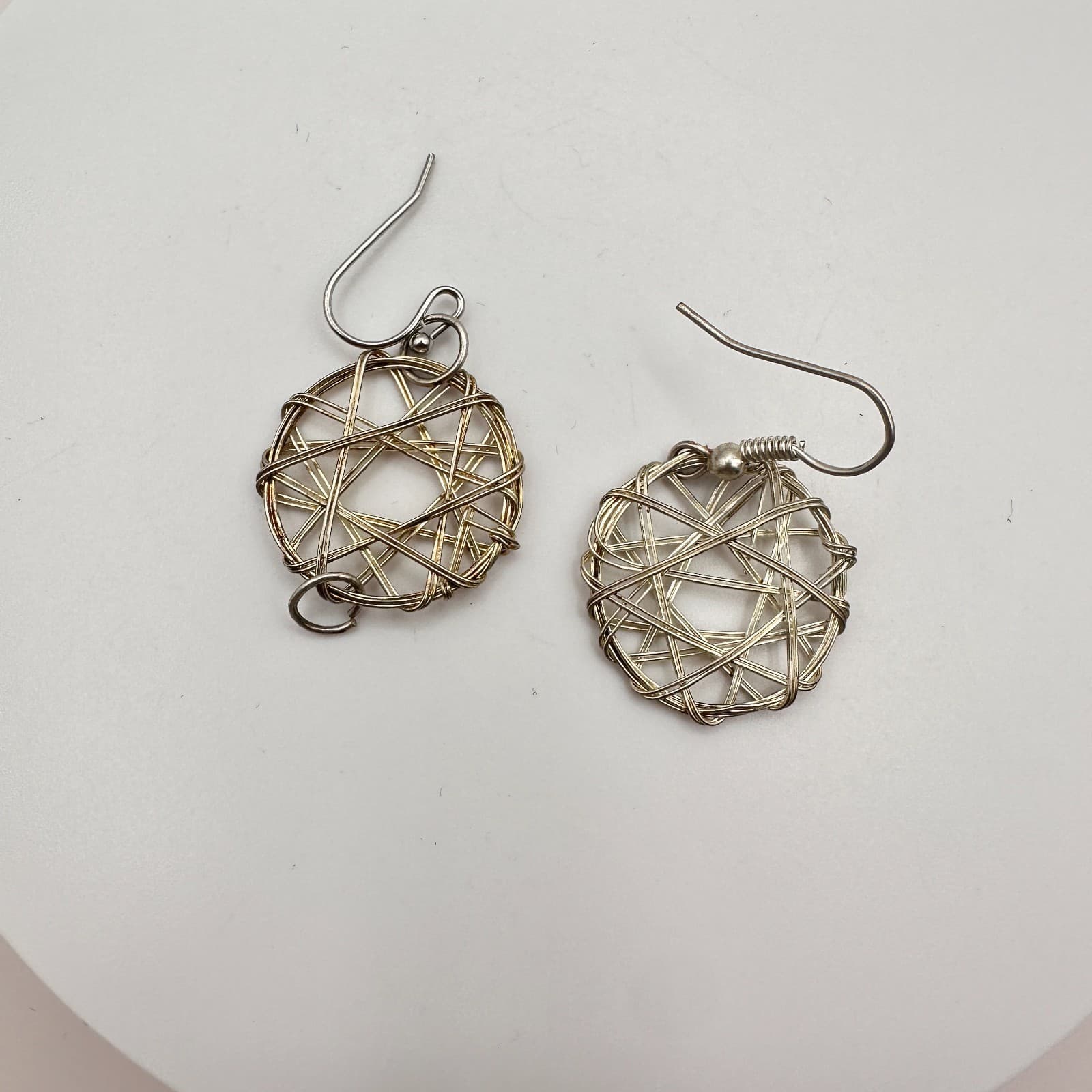 Vintage 90s Gold Tone Wreath Wire Wrapped Round Dangle Earrings Boho Jewelry - Thumbnail 2