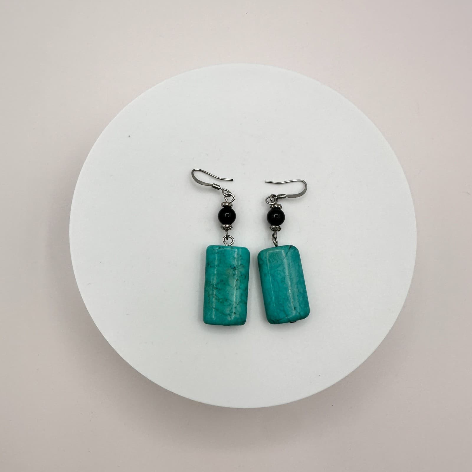 Vintage 90s Silver Tone Black Onyx & Howlite Beaded Rectangle Dangle Earrings - Thumbnail 2