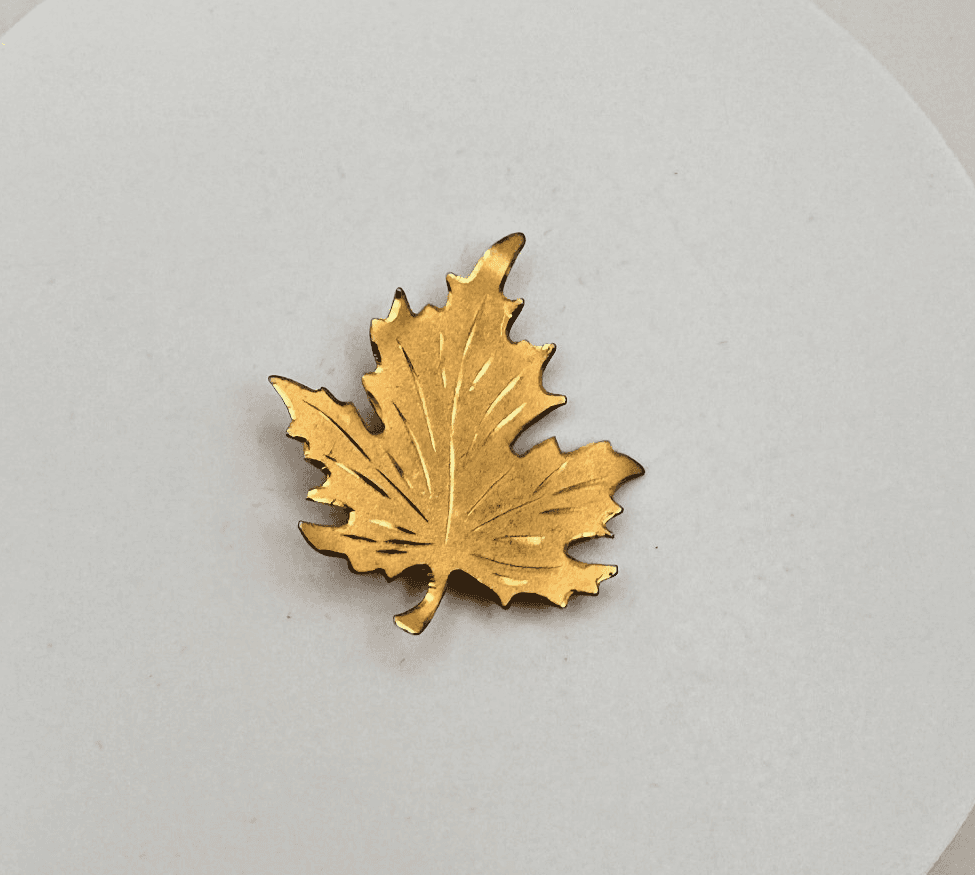Vintage 90s Gold Tone Textured Maple Leaf Brooch Pin Statement Fashion Jewelry - Thumbnail 2