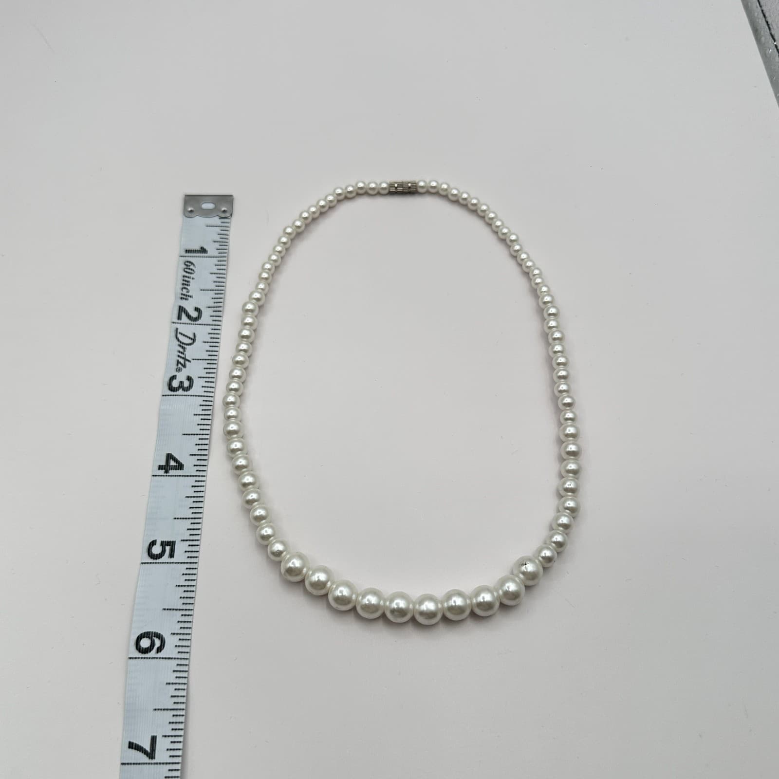 Vintage 90s Graduated White Faux Pearl Round Beads Necklace Classic Choker - Thumbnail 7