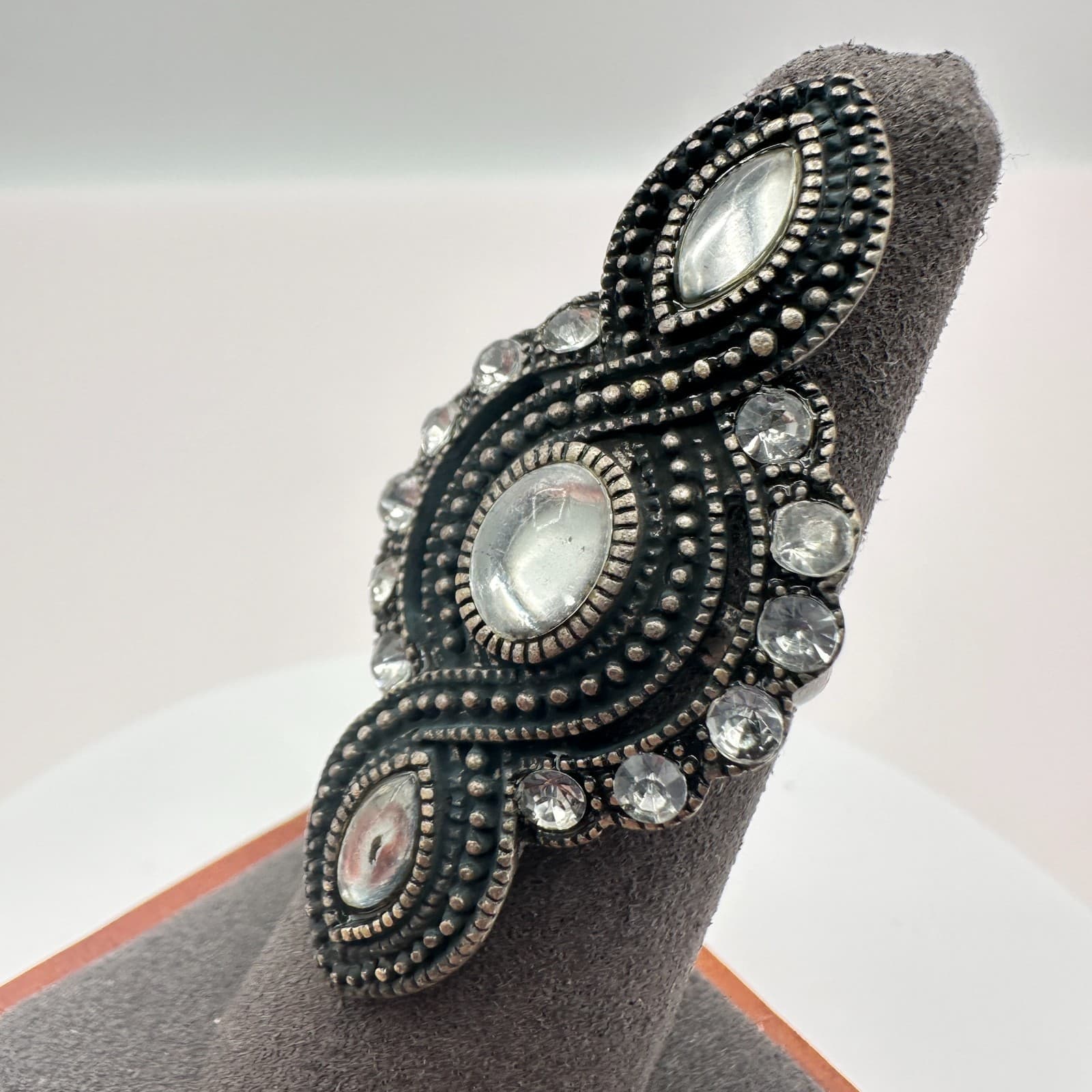 Vintage 80s Style Statement Ring Clear Rhinestone Gunmetal Oval Filigree Jewelry - Thumbnail 4