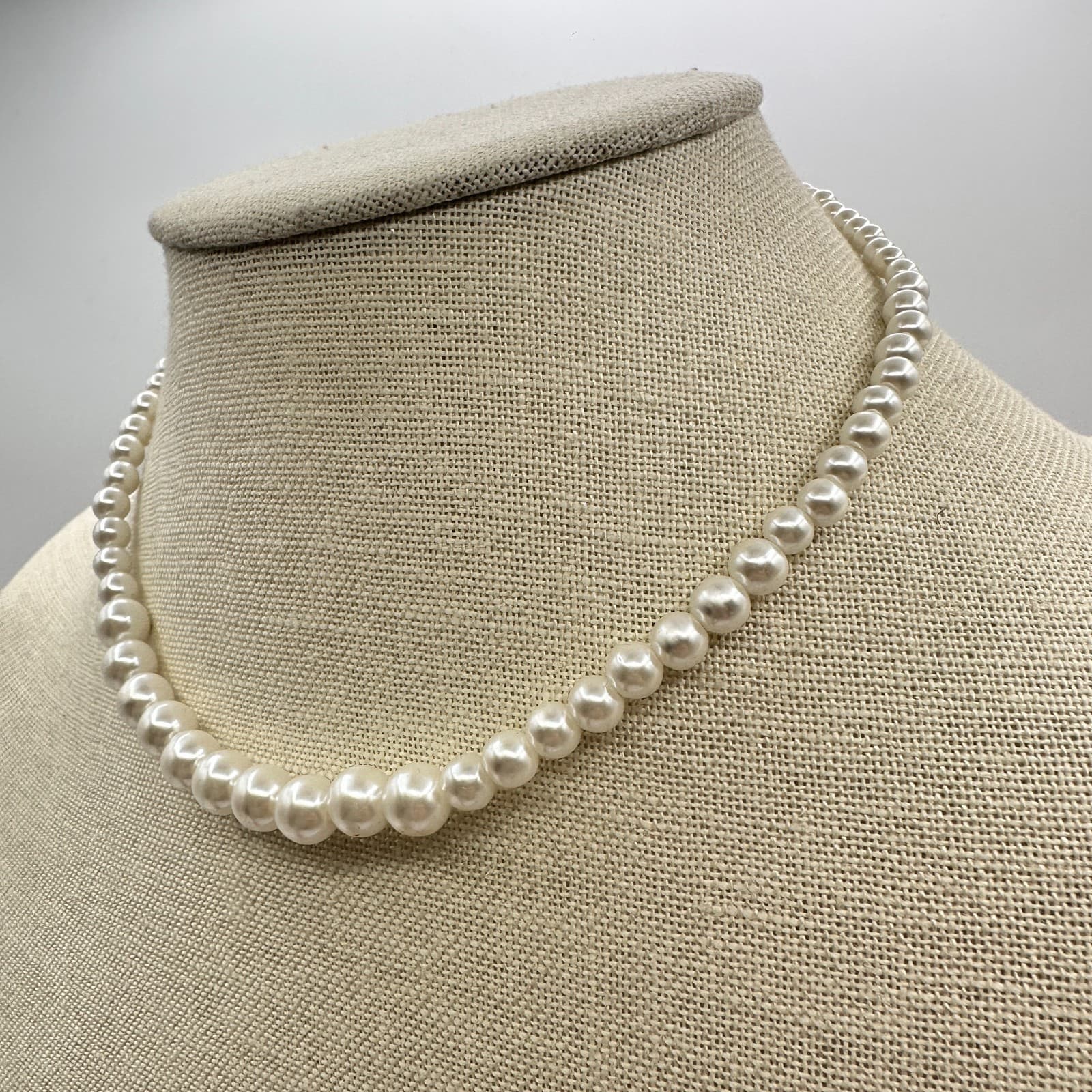 Vintage 90s Graduated White Faux Pearl Round Beads Necklace Classic Choker - Thumbnail 3