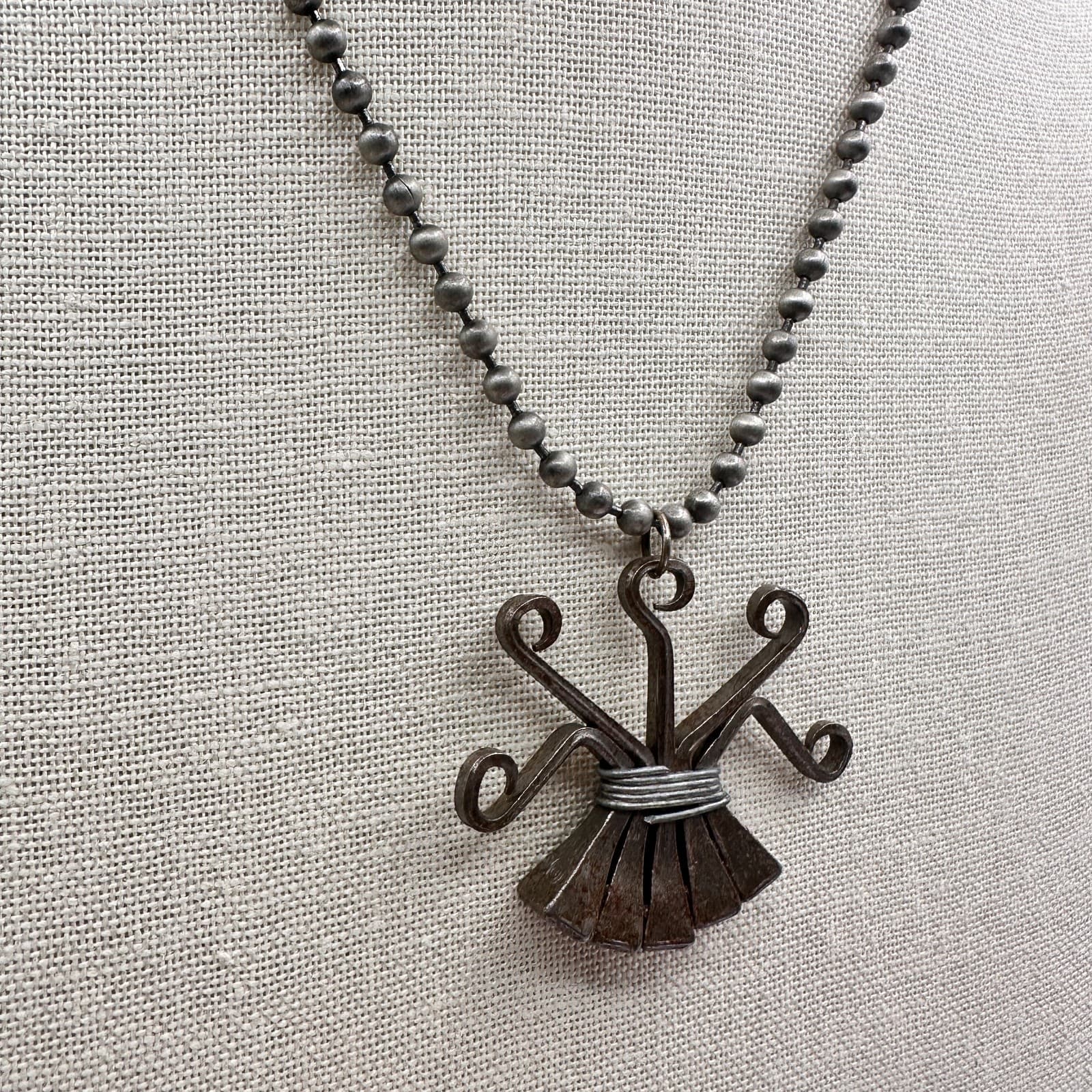 Vintage 70s Oxidized Silver Tone Wire Whisk Broom Pendant Necklace Retro Jewelry - Thumbnail 5
