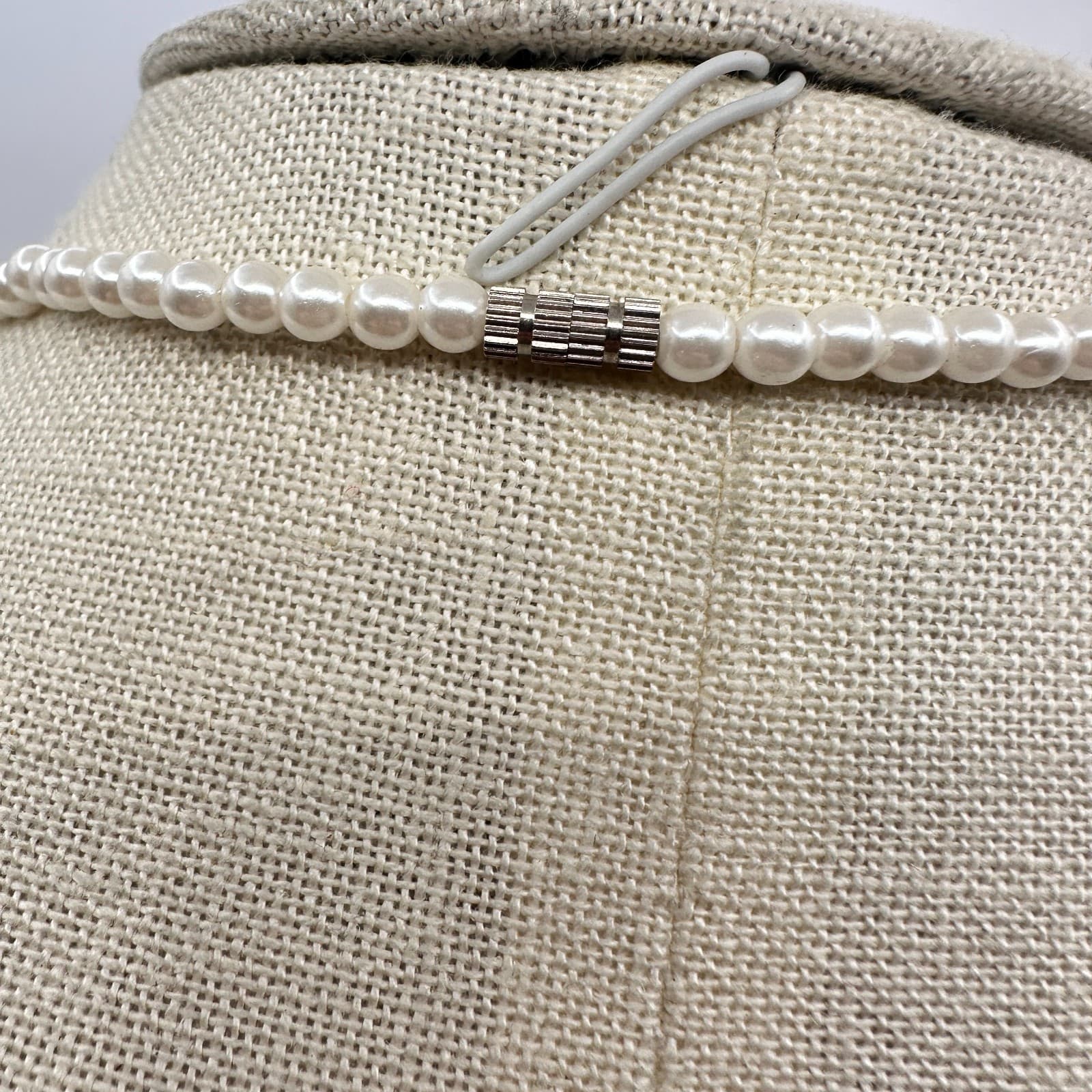 Vintage 90s Graduated White Faux Pearl Round Beads Necklace Classic Choker - Thumbnail 6
