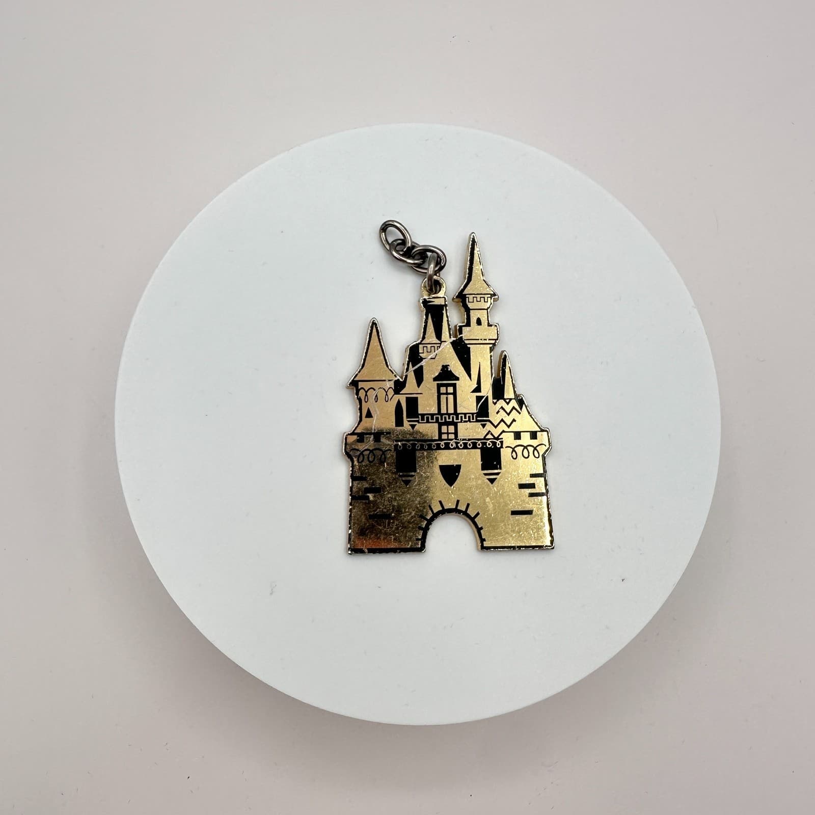 Vintage Y2K Disneyland Park Sleeping Beauty Castle Keychain Gold Tone Jewelry - Thumbnail 2