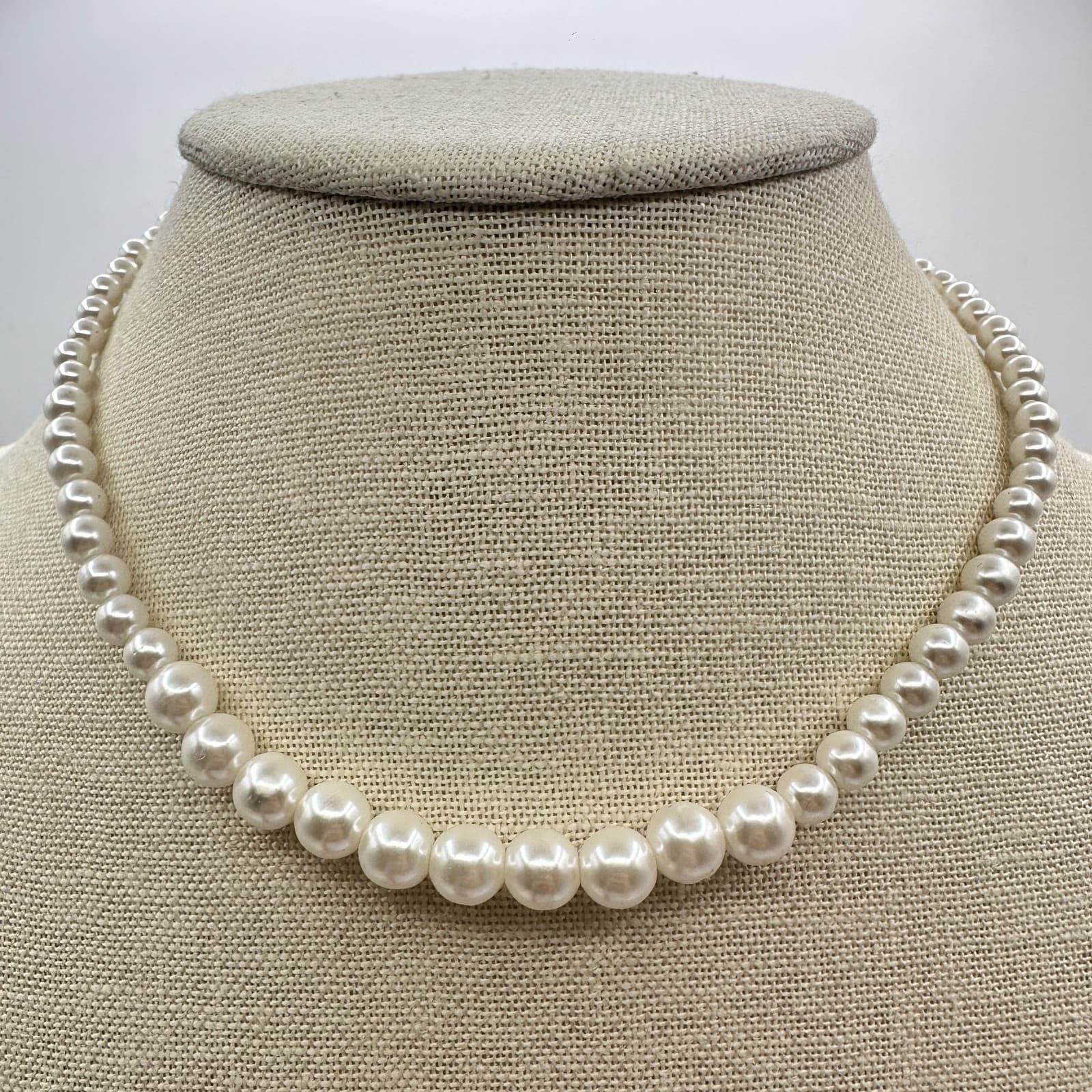 Vintage 90s Graduated White Faux Pearl Round Beads Necklace Classic Choker - Thumbnail 5