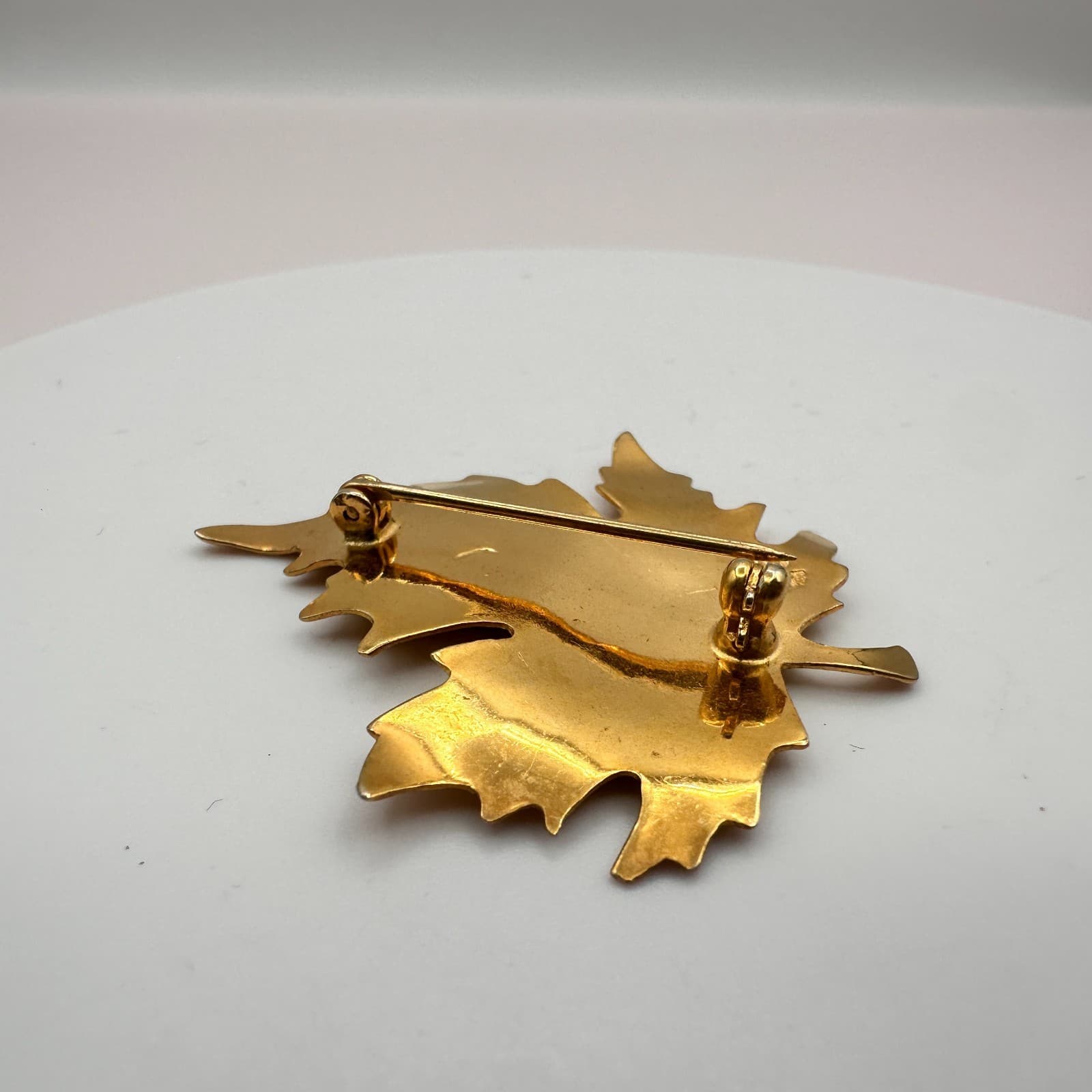 Vintage 90s Gold Tone Textured Maple Leaf Brooch Pin Statement Fashion Jewelry - Thumbnail 4