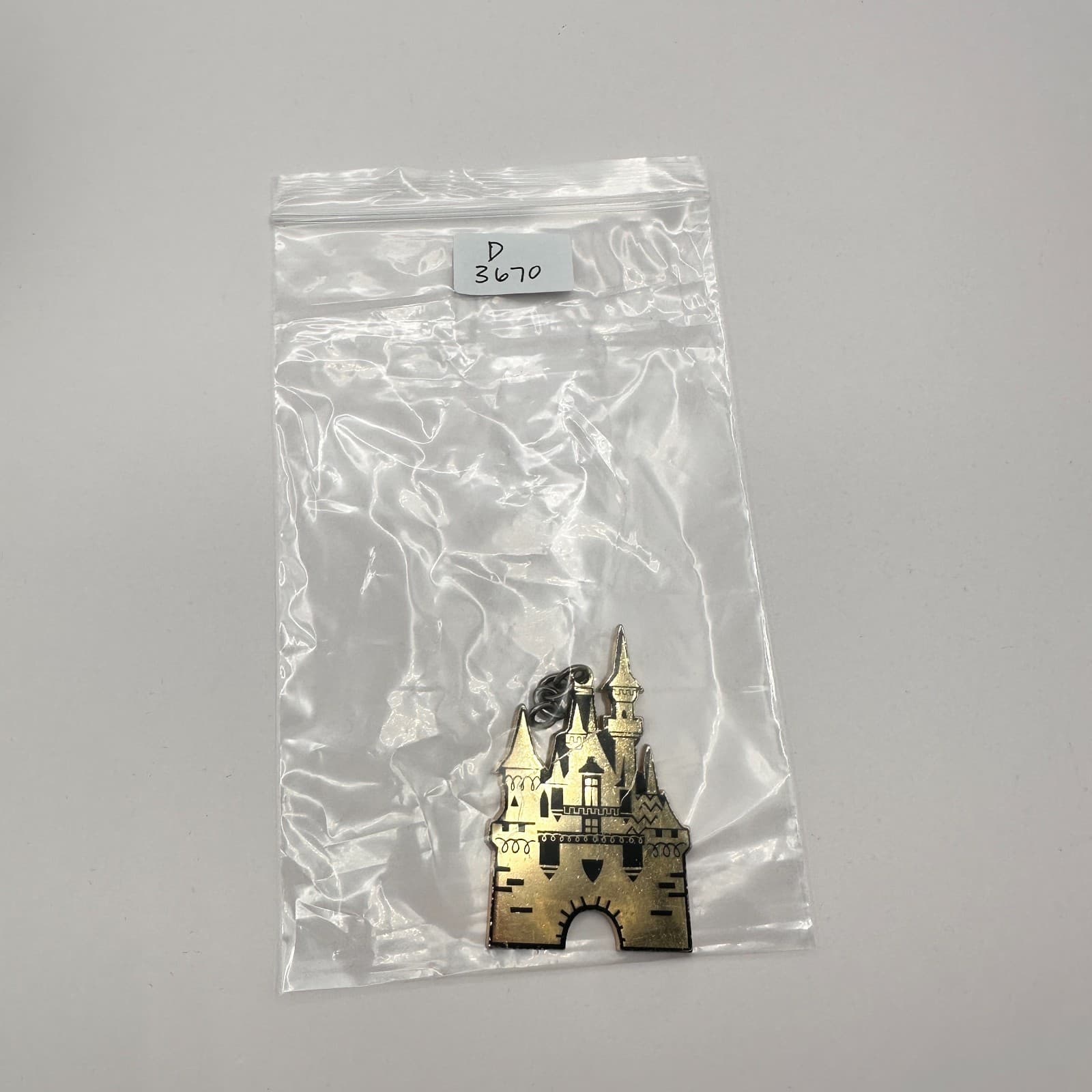 Vintage Y2K Disneyland Park Sleeping Beauty Castle Keychain Gold Tone Jewelry - Thumbnail 7