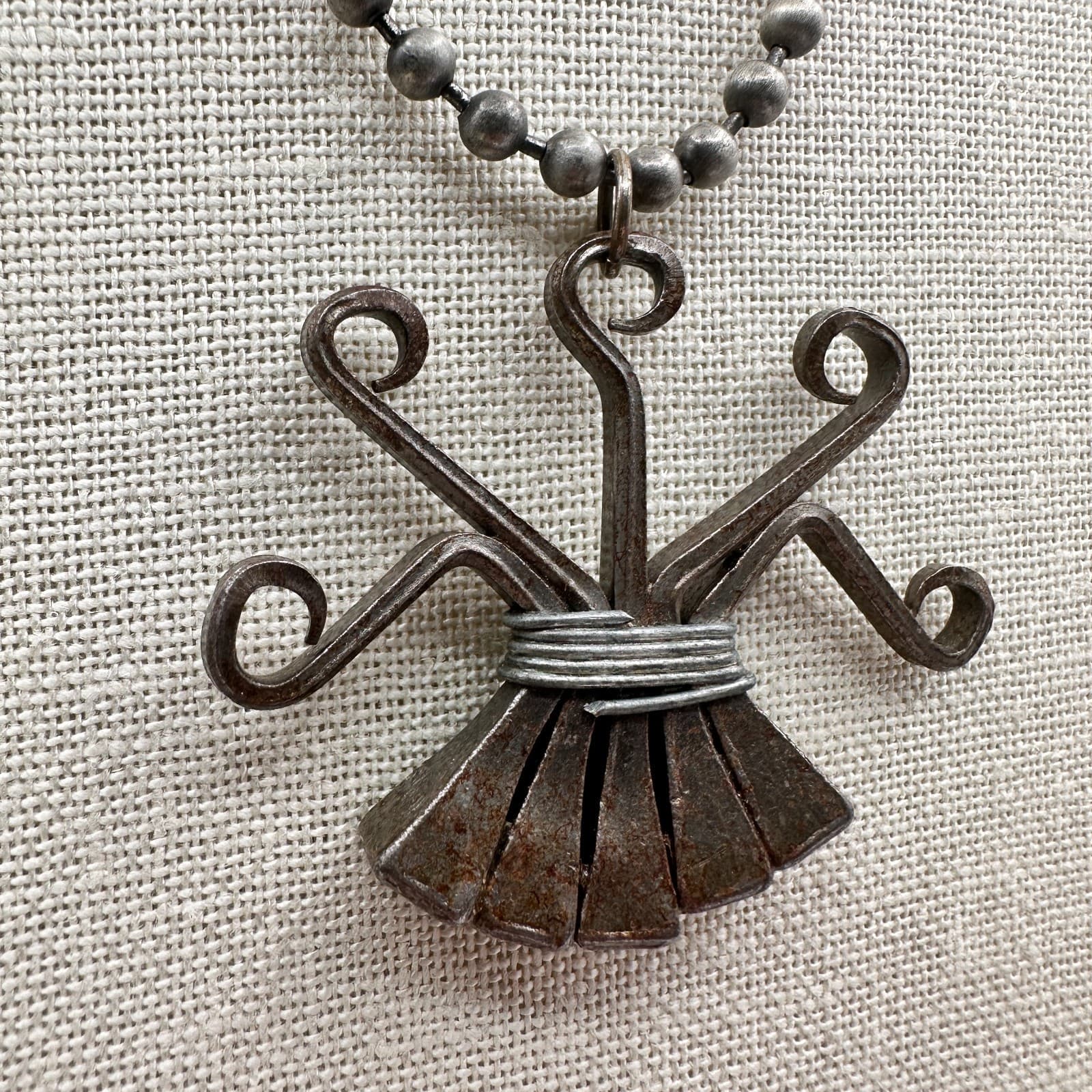 Vintage 70s Oxidized Silver Tone Wire Whisk Broom Pendant Necklace Retro Jewelry - Thumbnail 6