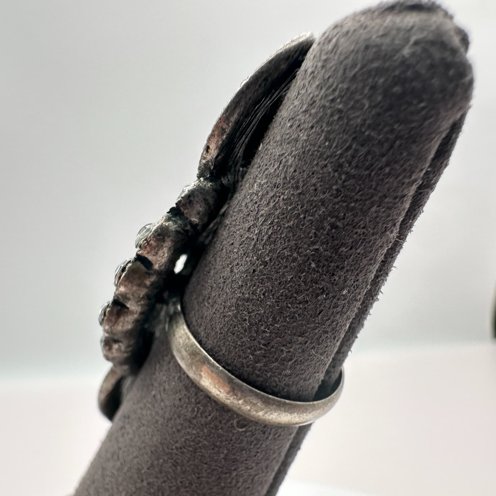 Vintage 80s Style Statement Ring Clear Rhinestone Gunmetal Oval Filigree Jewelry - Thumbnail 5