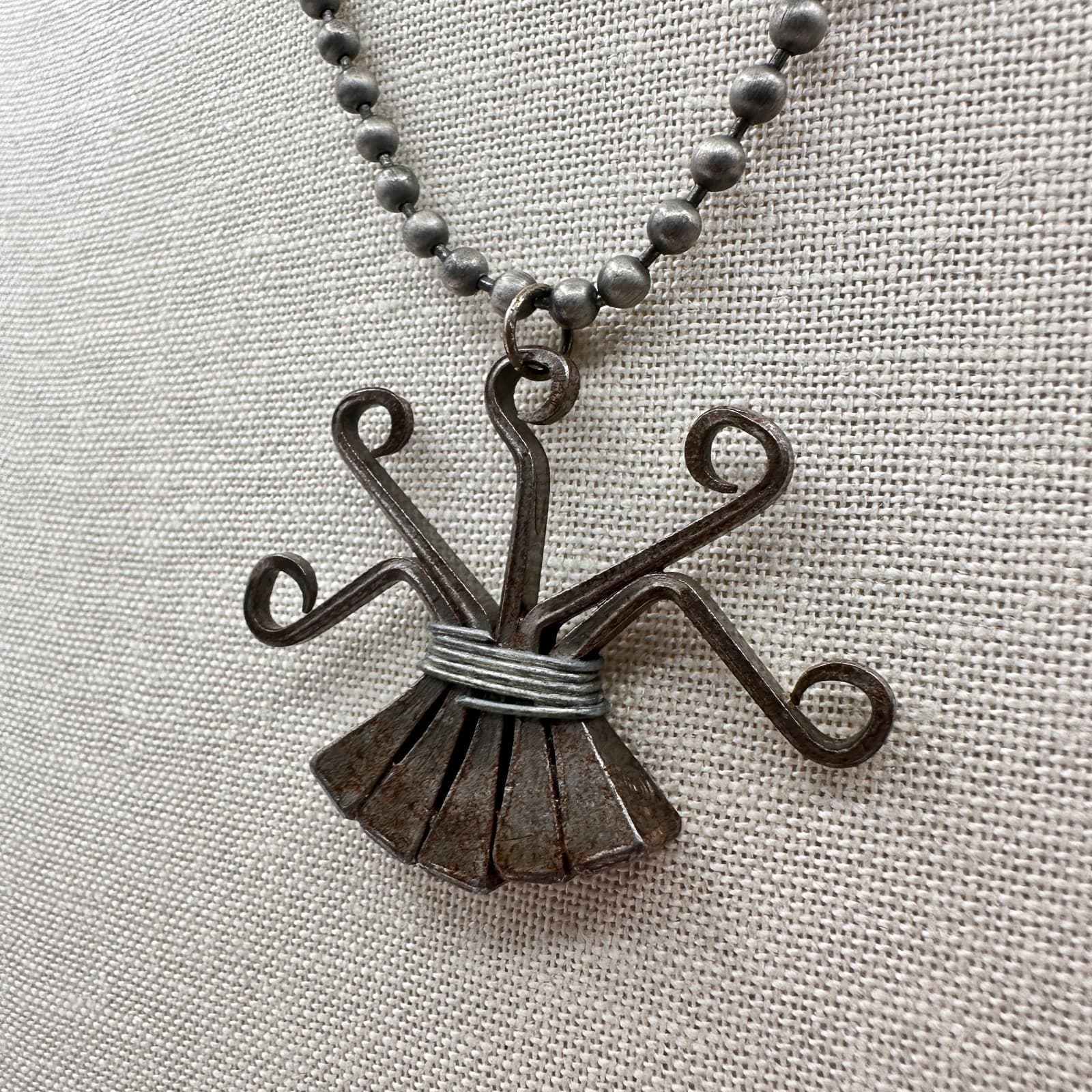Vintage 70s Oxidized Silver Tone Wire Whisk Broom Pendant Necklace Retro Jewelry - Thumbnail 3