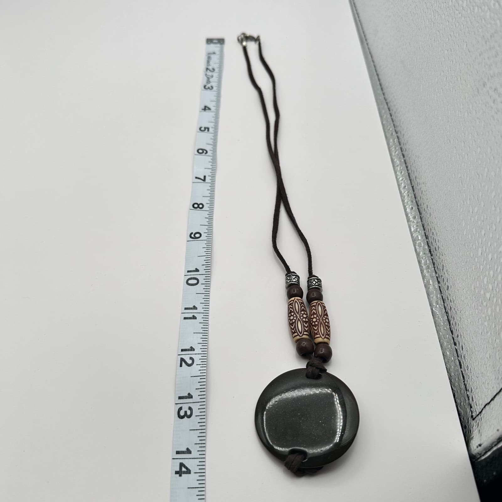 Vintage 90s Boho Etched Beaded Brown Cord Round Resin Pendant Necklace Jewelry - Thumbnail 9