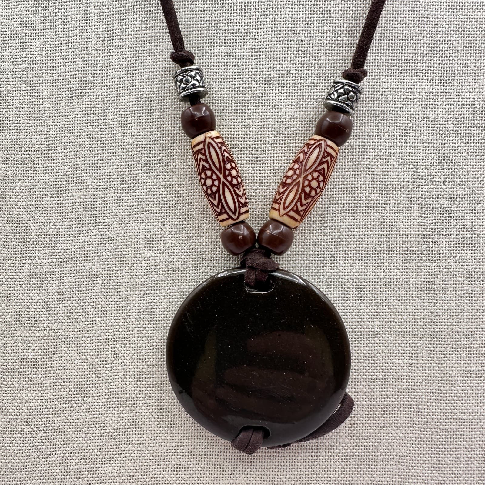 Vintage 90s Boho Etched Beaded Brown Cord Round Resin Pendant Necklace Jewelry - Thumbnail 2